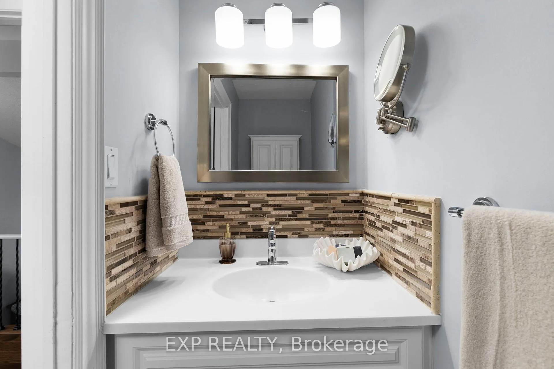 Photo 16 of 381 Cox Mill Road, Barrie, South Shore — HOMEH