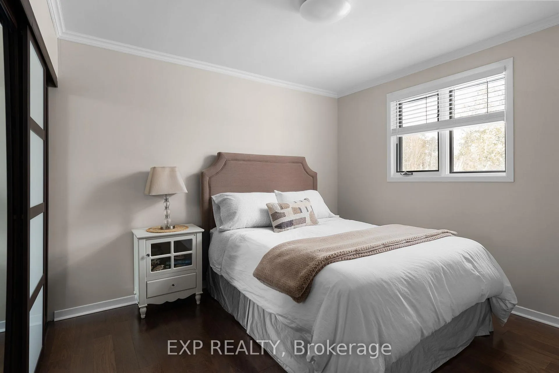 Photo 17 of 381 Cox Mill Road, Barrie, South Shore — HOMEH