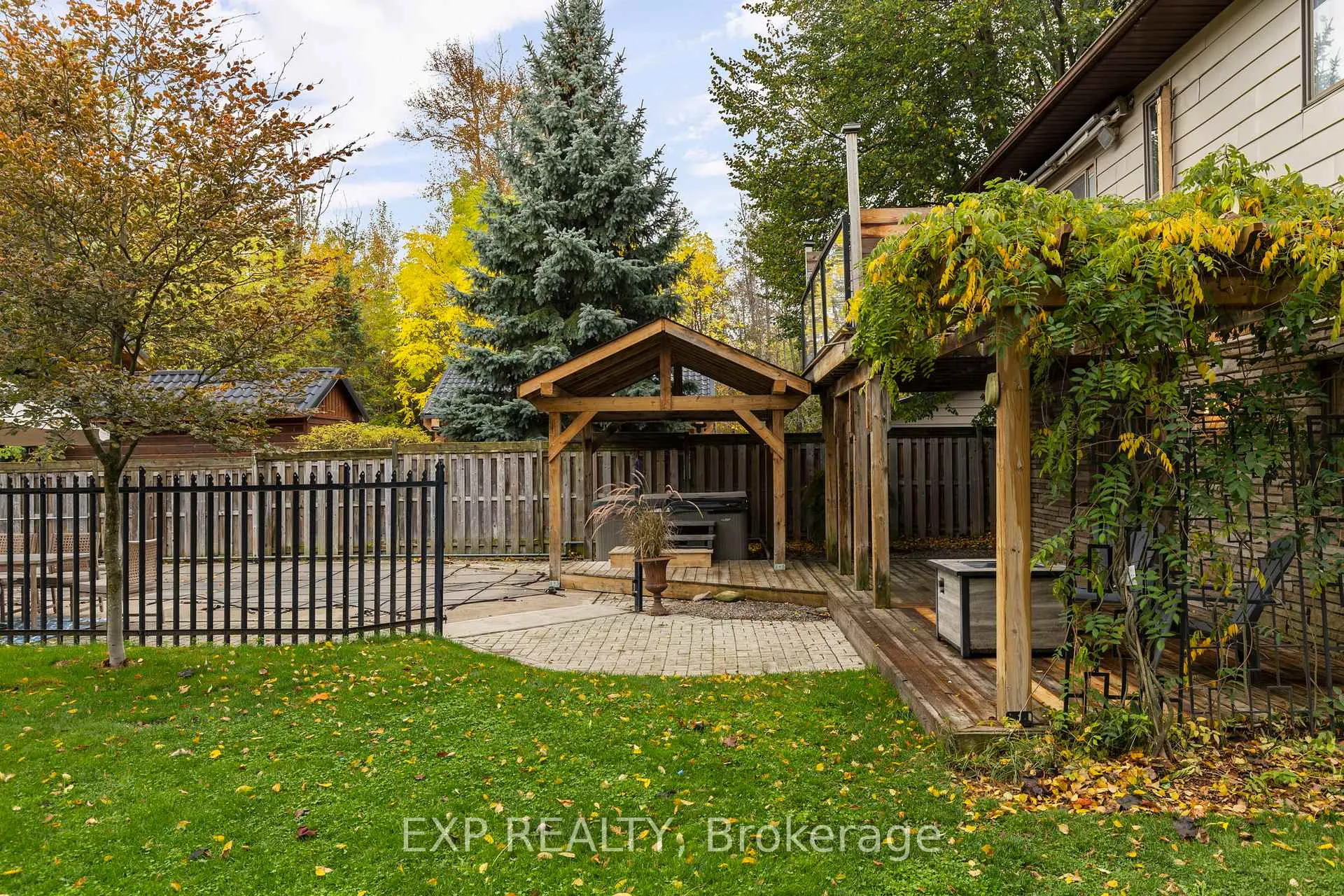 Photo 27 of 381 Cox Mill Road, Barrie, South Shore — HOMEH