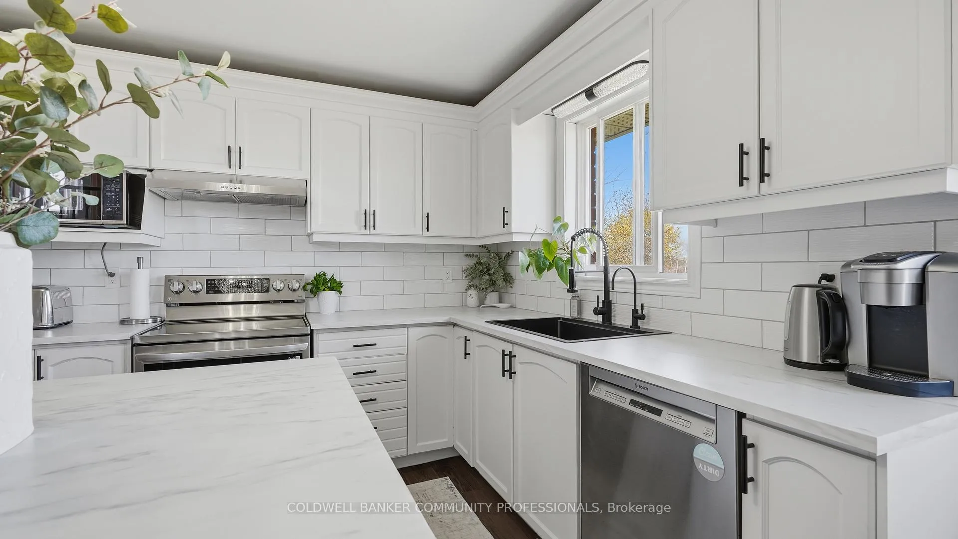 Photo 12 of 28 Glenhollow Drive, Hamilton, Stoney Creek Mountain — HOMEH