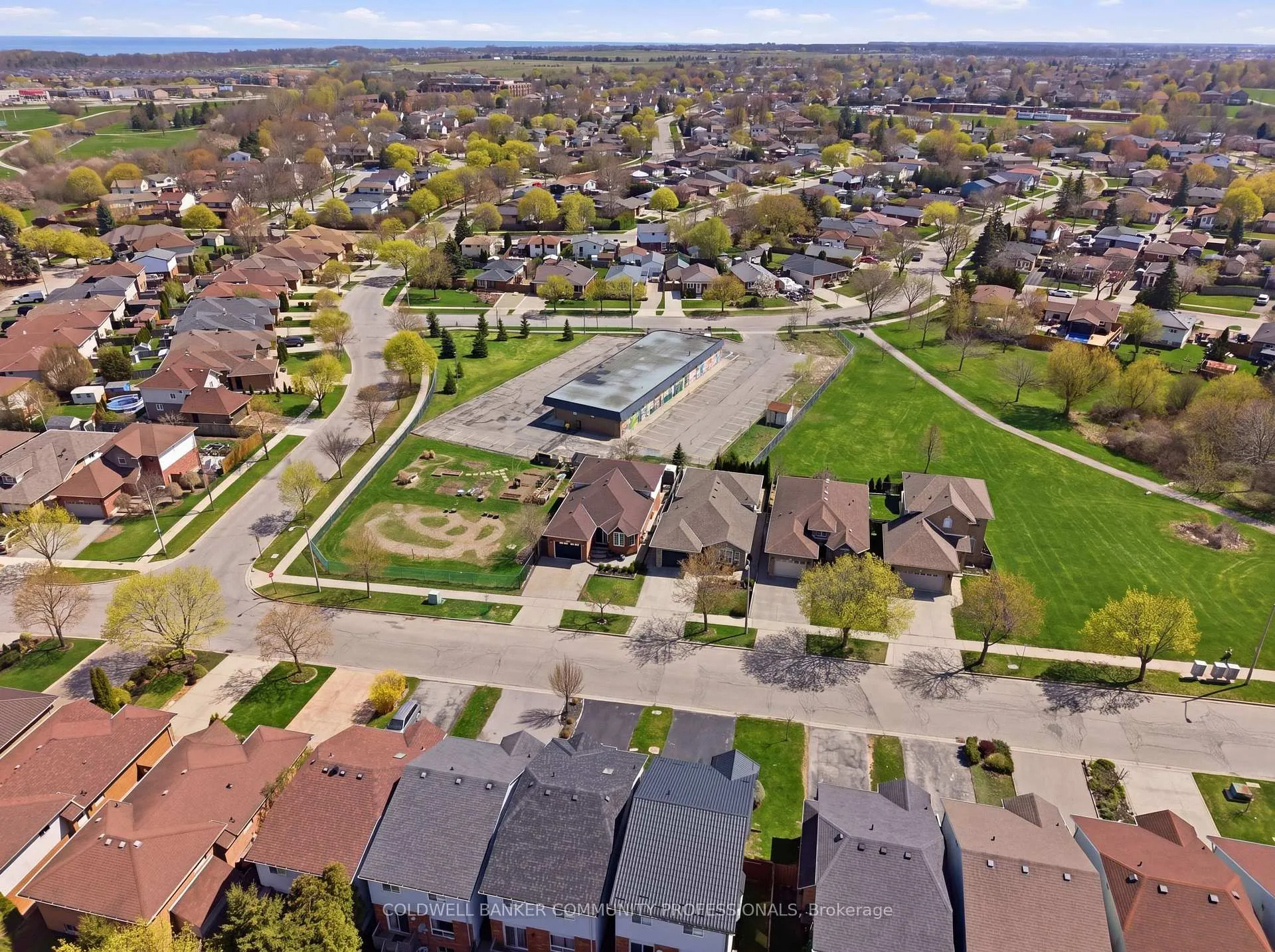 Photo 43 of 28 Glenhollow Drive, Hamilton, Stoney Creek Mountain — HOMEH
