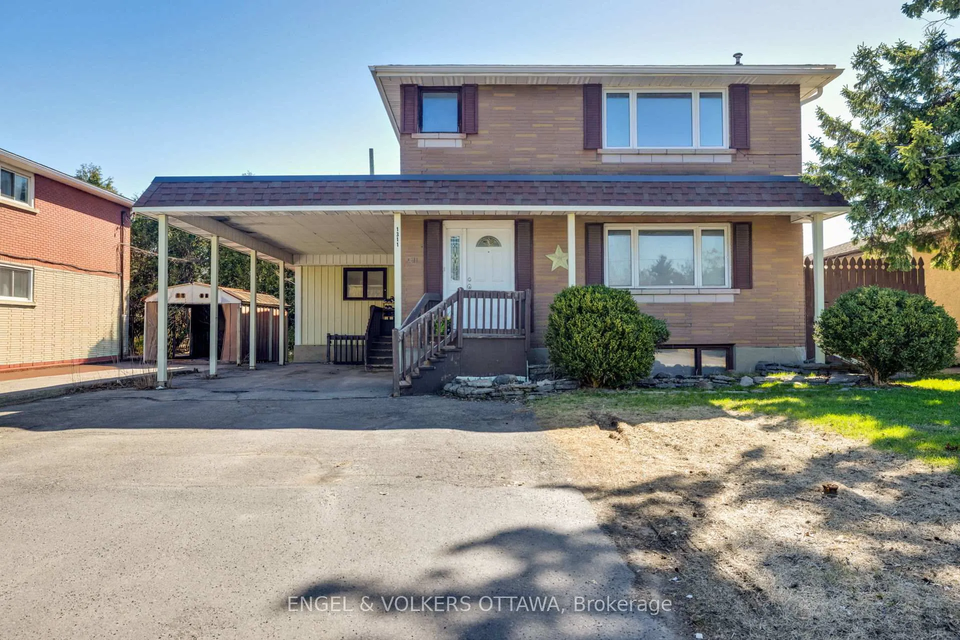 Photo 1 of 1311 S Avenue, Ottawa, Eastway Gardens/Industrial Park — HOMEH