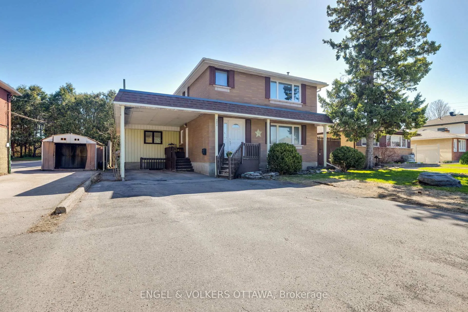 Photo 2 of 1311 S Avenue, Ottawa, Eastway Gardens/Industrial Park — HOMEH