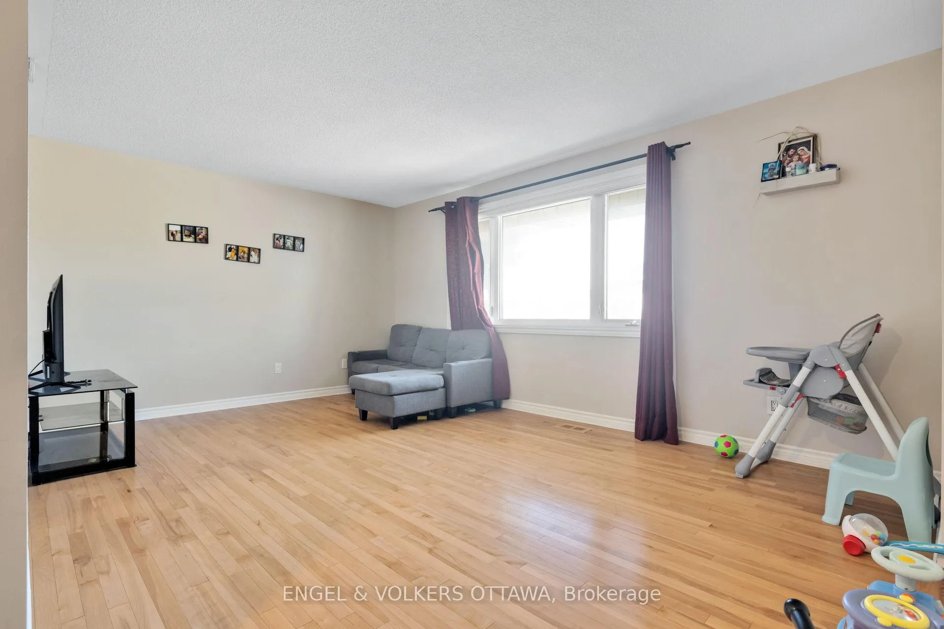Photo 5 of 1311 S Avenue, Ottawa, Eastway Gardens/Industrial Park — HOMEH
