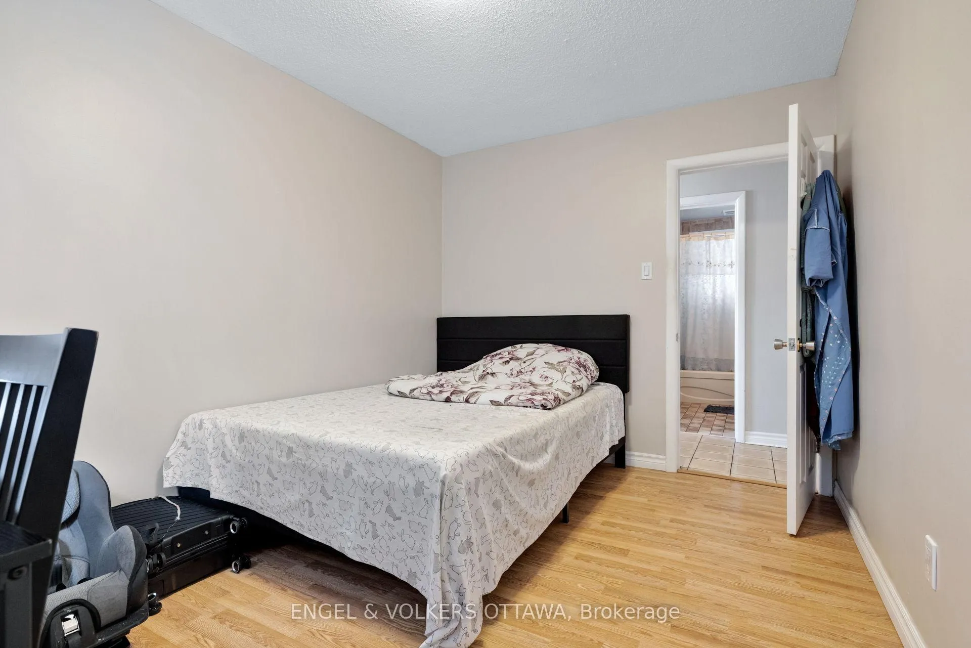 Photo 11 of 1311 S Avenue, Ottawa, Eastway Gardens/Industrial Park — HOMEH