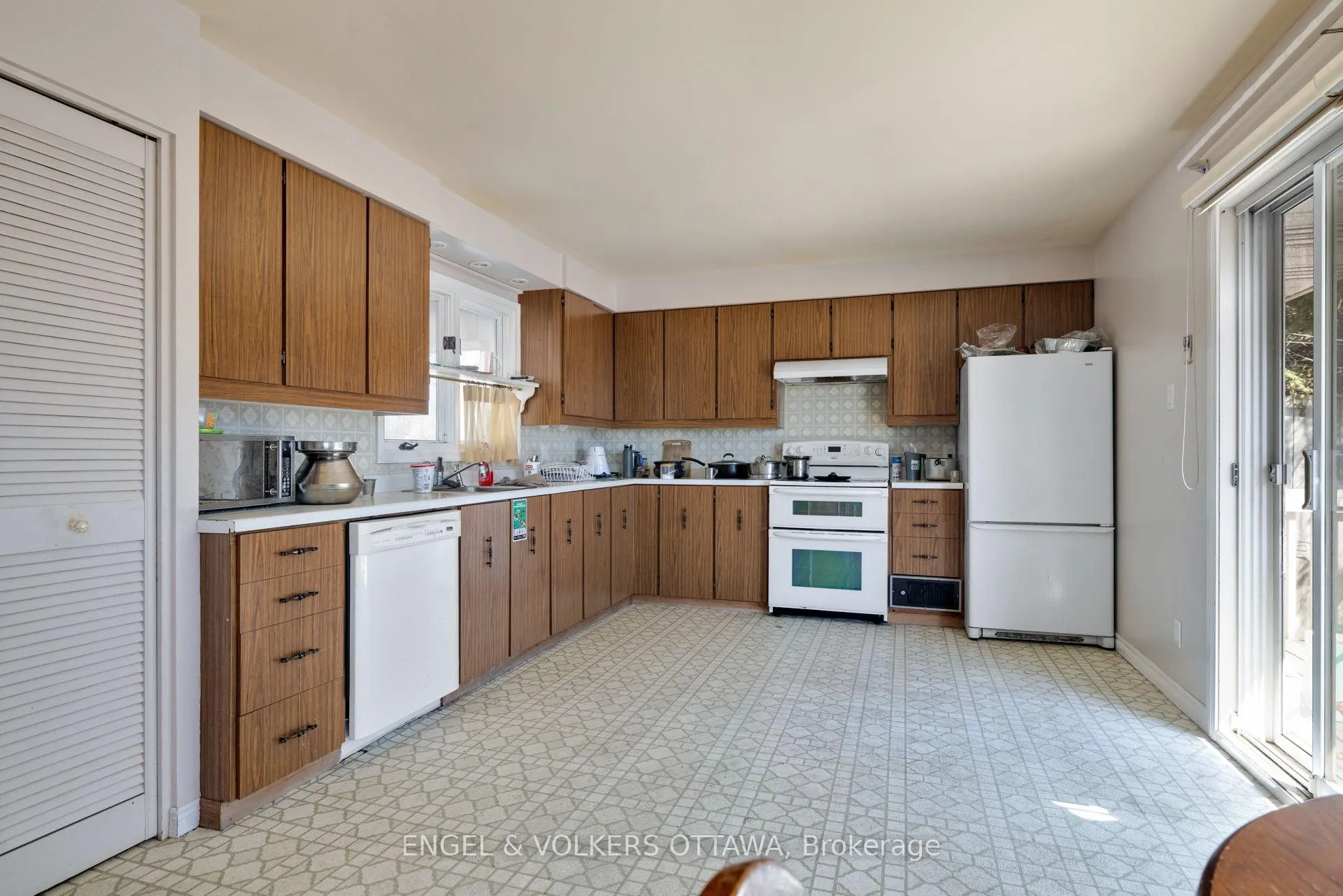 Photo 13 of 1311 S Avenue, Ottawa, Eastway Gardens/Industrial Park — HOMEH