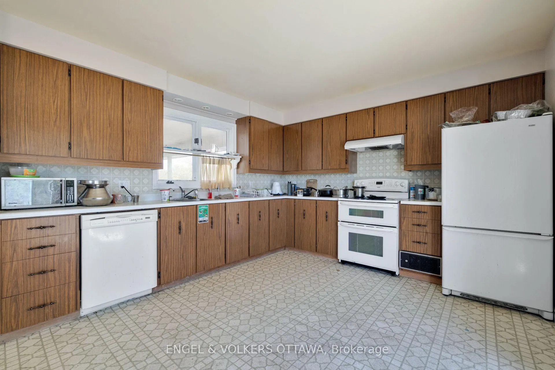 Photo 14 of 1311 S Avenue, Ottawa, Eastway Gardens/Industrial Park — HOMEH