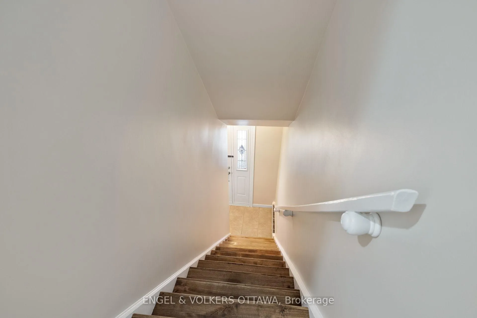 Photo 19 of 1311 S Avenue, Ottawa, Eastway Gardens/Industrial Park — HOMEH