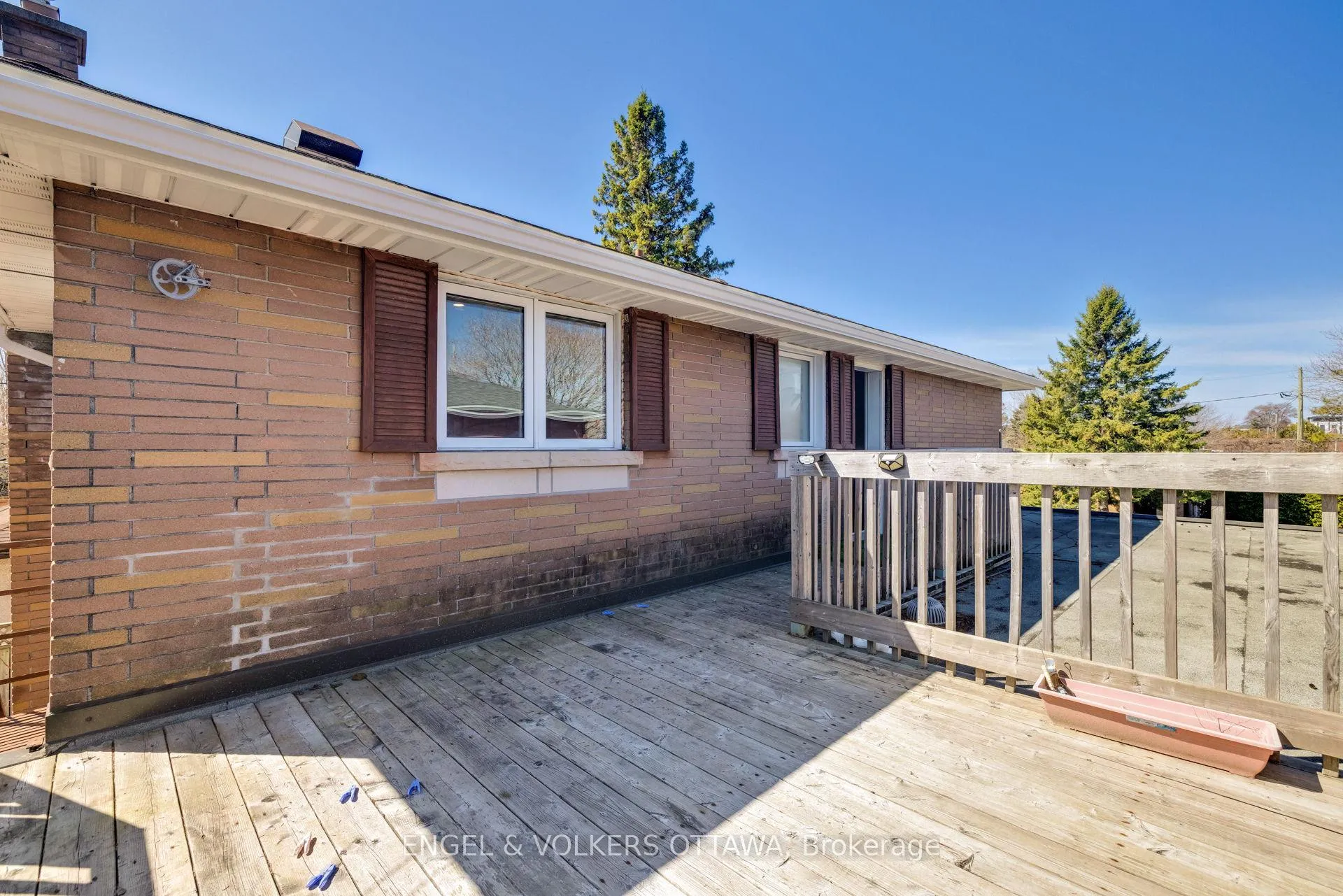 Photo 23 of 1311 S Avenue, Ottawa, Eastway Gardens/Industrial Park — HOMEH