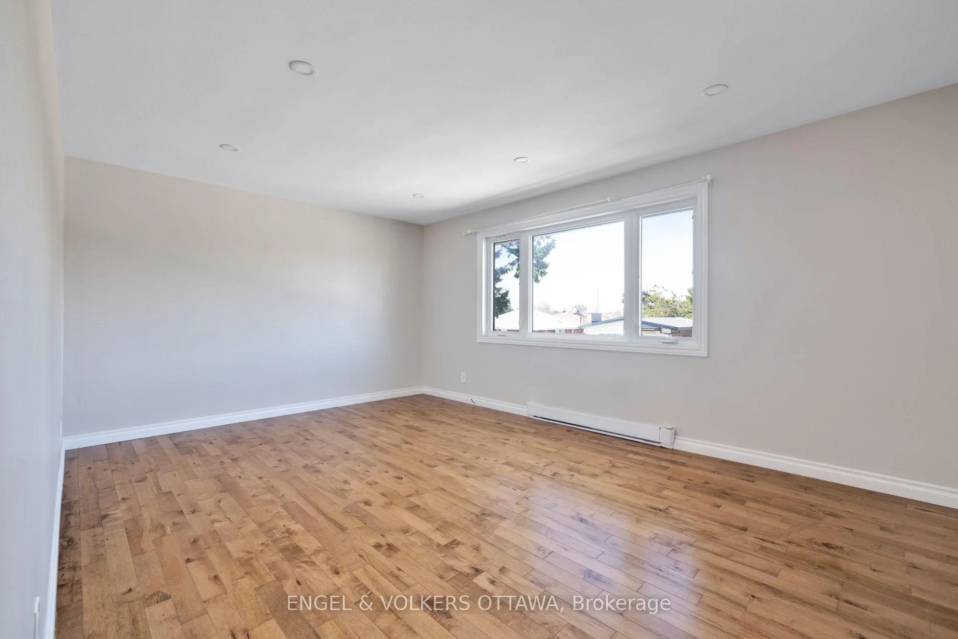 Photo 25 of 1311 S Avenue, Ottawa, Eastway Gardens/Industrial Park — HOMEH