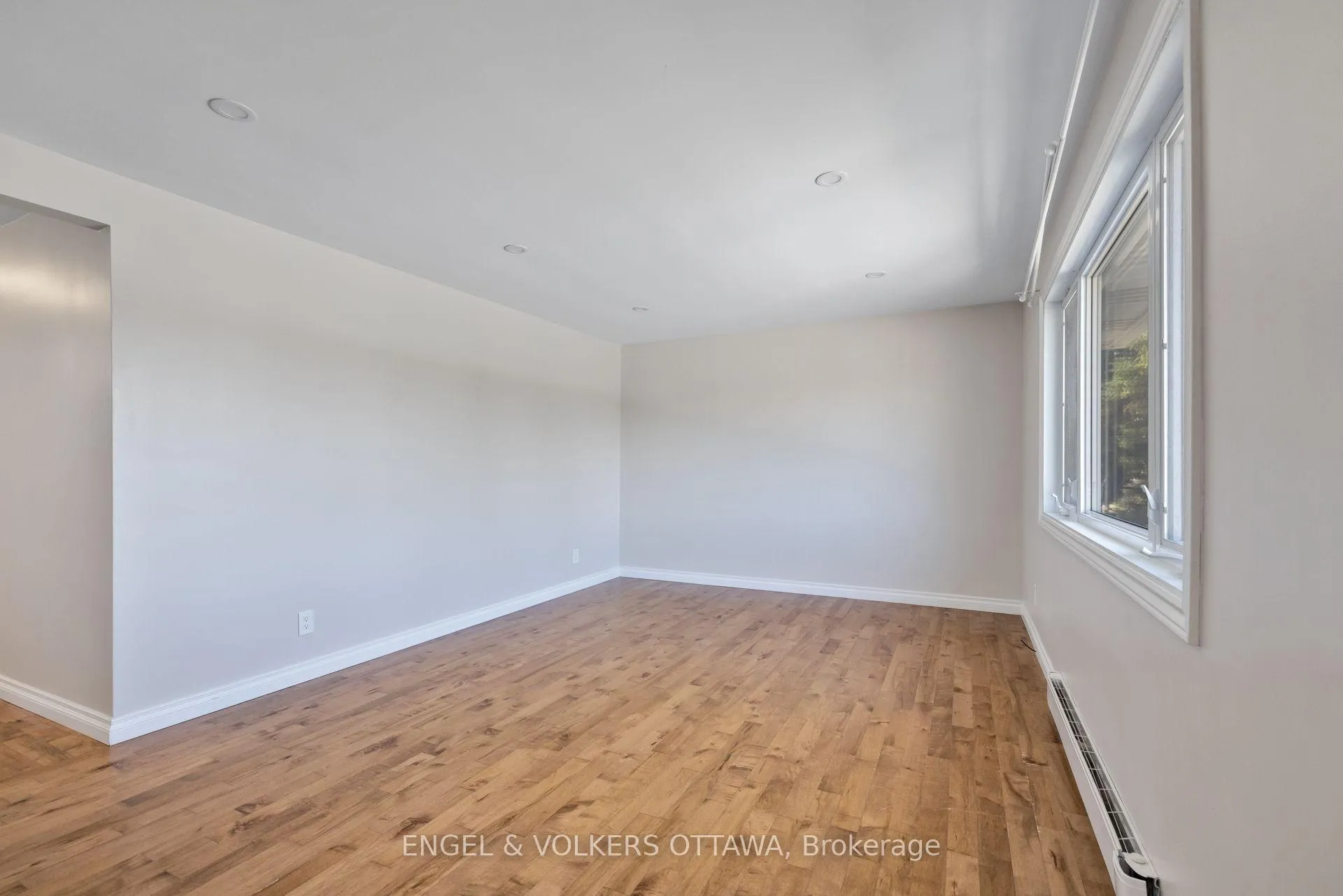 Photo 26 of 1311 S Avenue, Ottawa, Eastway Gardens/Industrial Park — HOMEH
