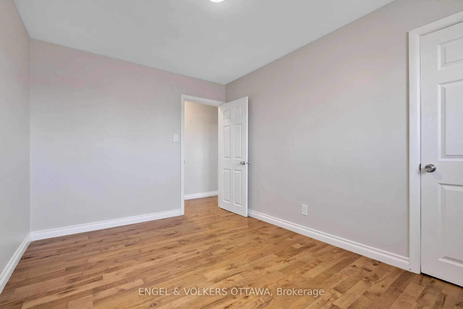 Photo 32 of 1311 S Avenue, Ottawa, Eastway Gardens/Industrial Park — HOMEH