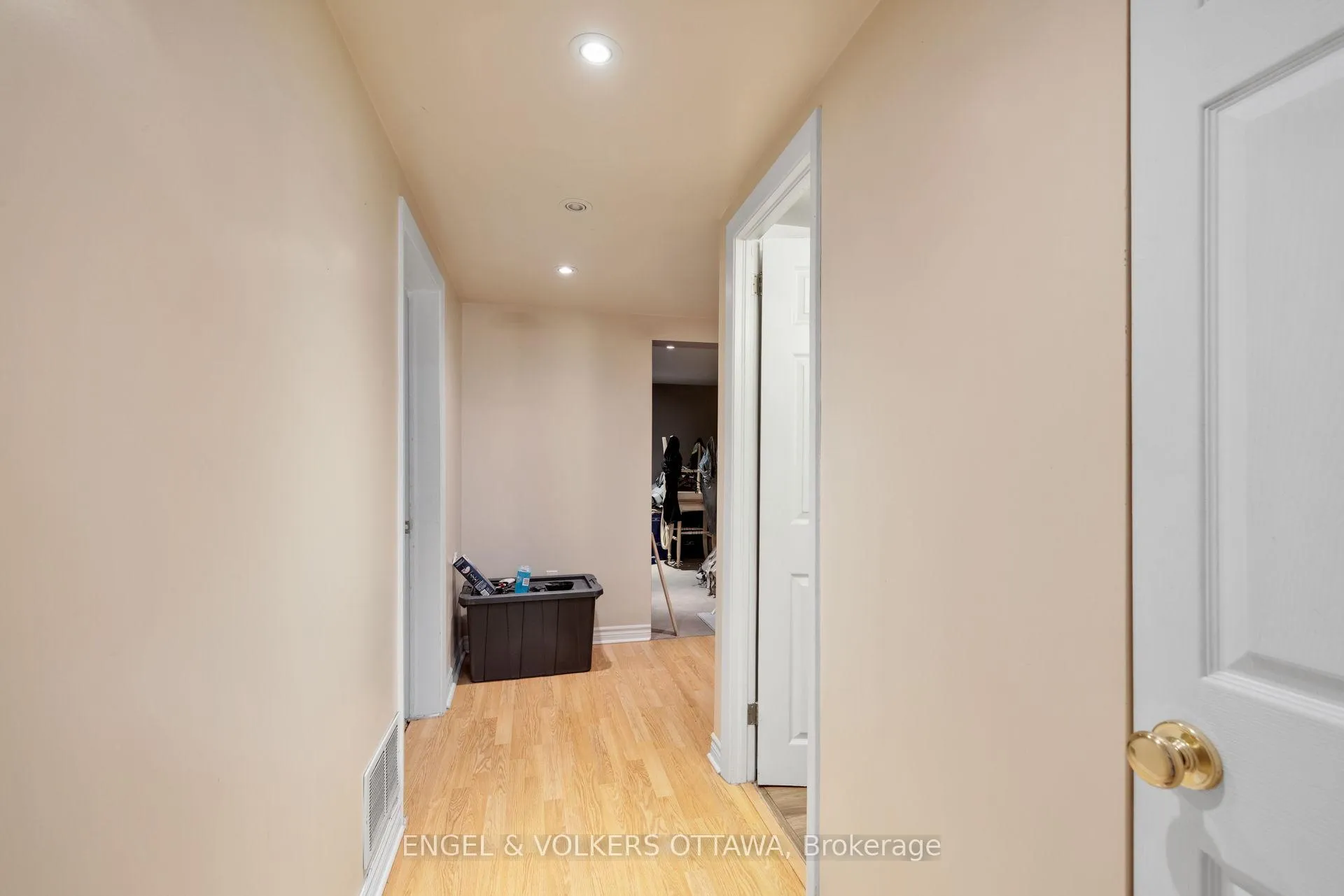 Photo 40 of 1311 S Avenue, Ottawa, Eastway Gardens/Industrial Park — HOMEH