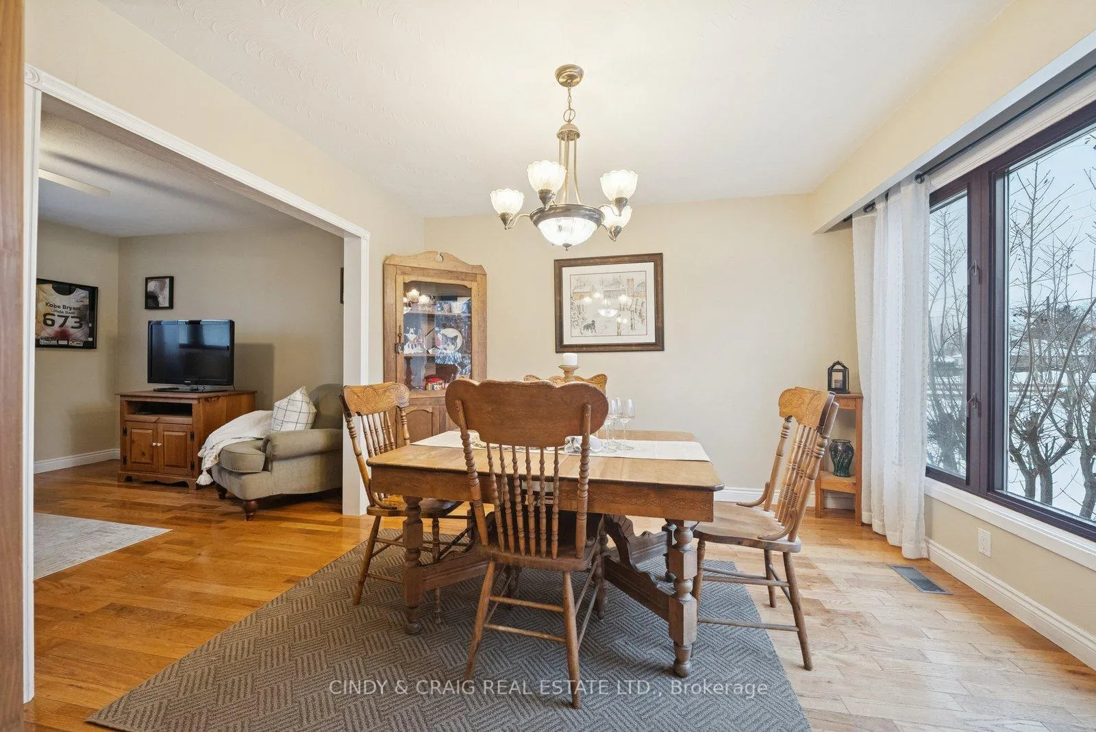 Photo 3 of 39 Darlington Boulevard, Clarington, Courtice — HOMEH