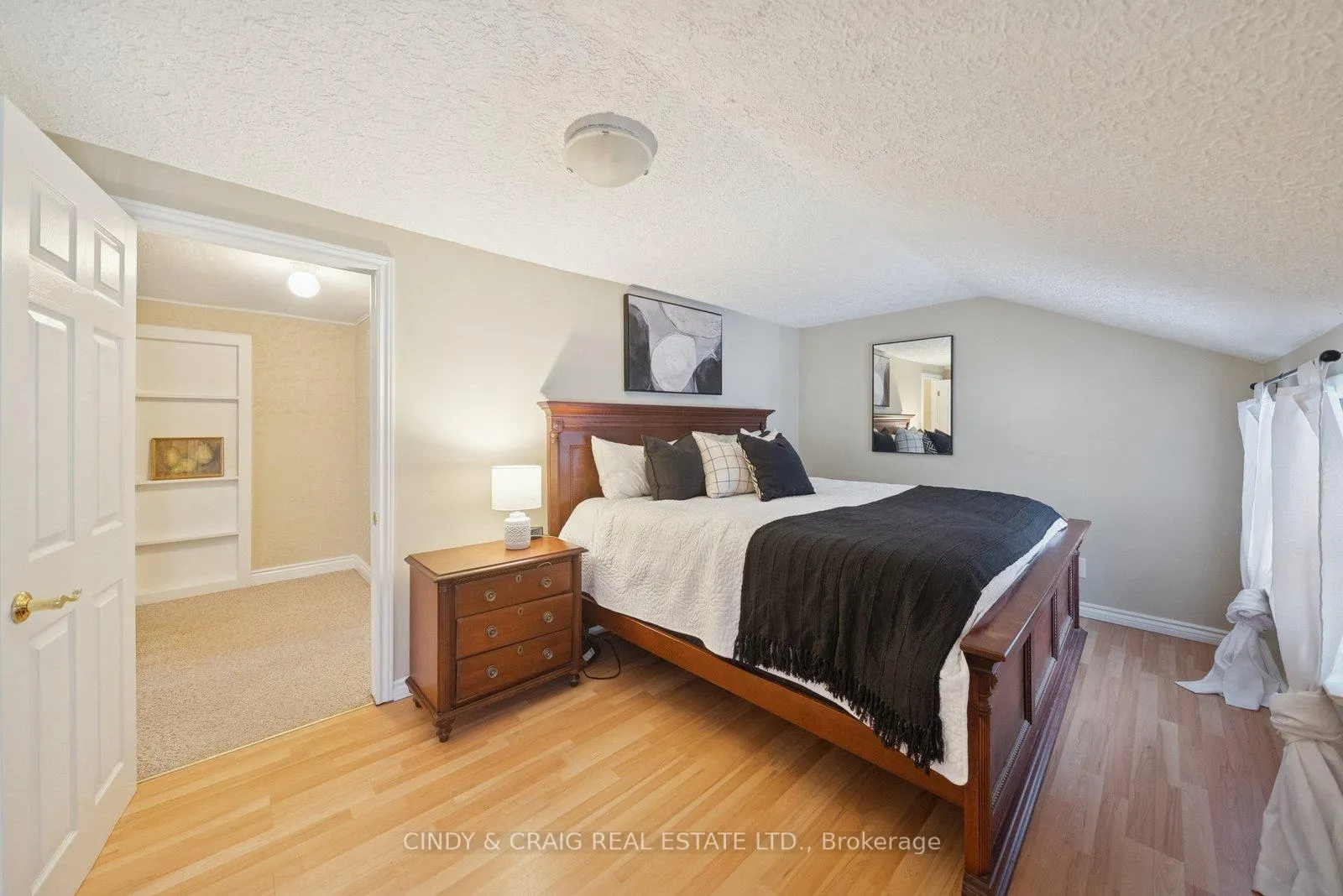 Photo 10 of 39 Darlington Boulevard, Clarington, Courtice — HOMEH