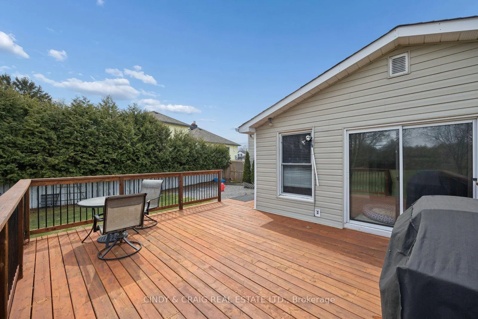 Photo 11 of 39 Darlington Boulevard, Clarington, Courtice — HOMEH