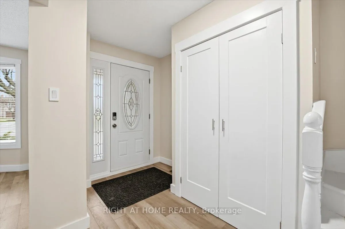 Photo 7 of 26 Ellington Avenue, Hamilton, Stoney Creek — HOMEH