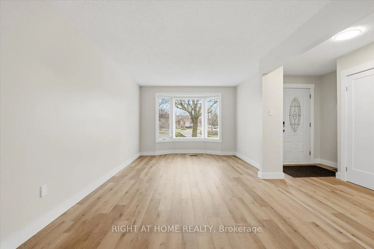Photo 8 of 26 Ellington Avenue, Hamilton, Stoney Creek — HOMEH
