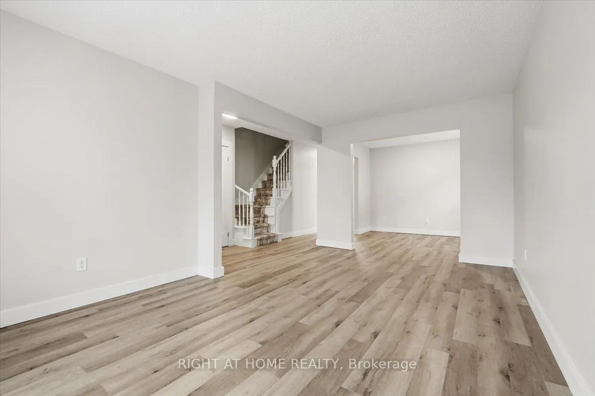 Photo 9 of 26 Ellington Avenue, Hamilton, Stoney Creek — HOMEH