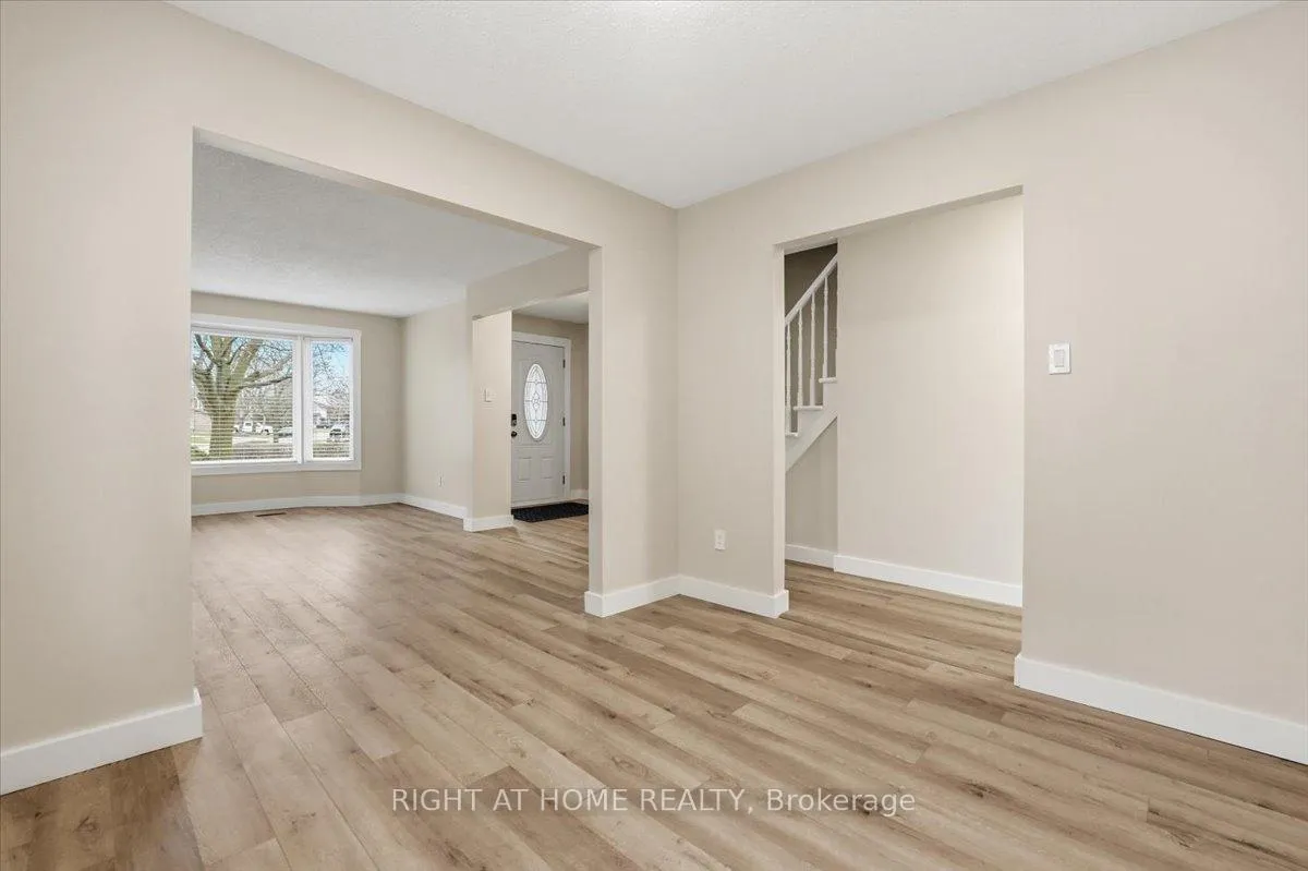 Photo 10 of 26 Ellington Avenue, Hamilton, Stoney Creek — HOMEH
