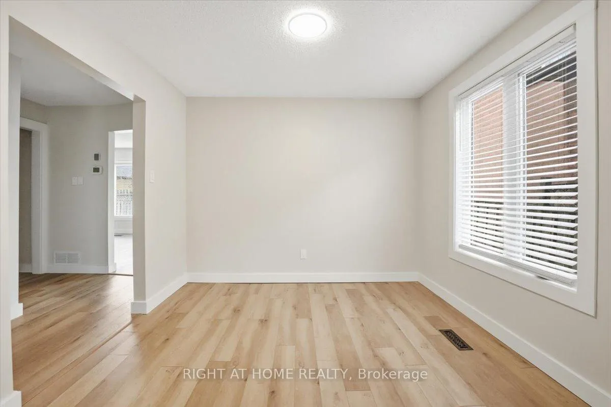 Photo 20 of 26 Ellington Avenue, Hamilton, Stoney Creek — HOMEH