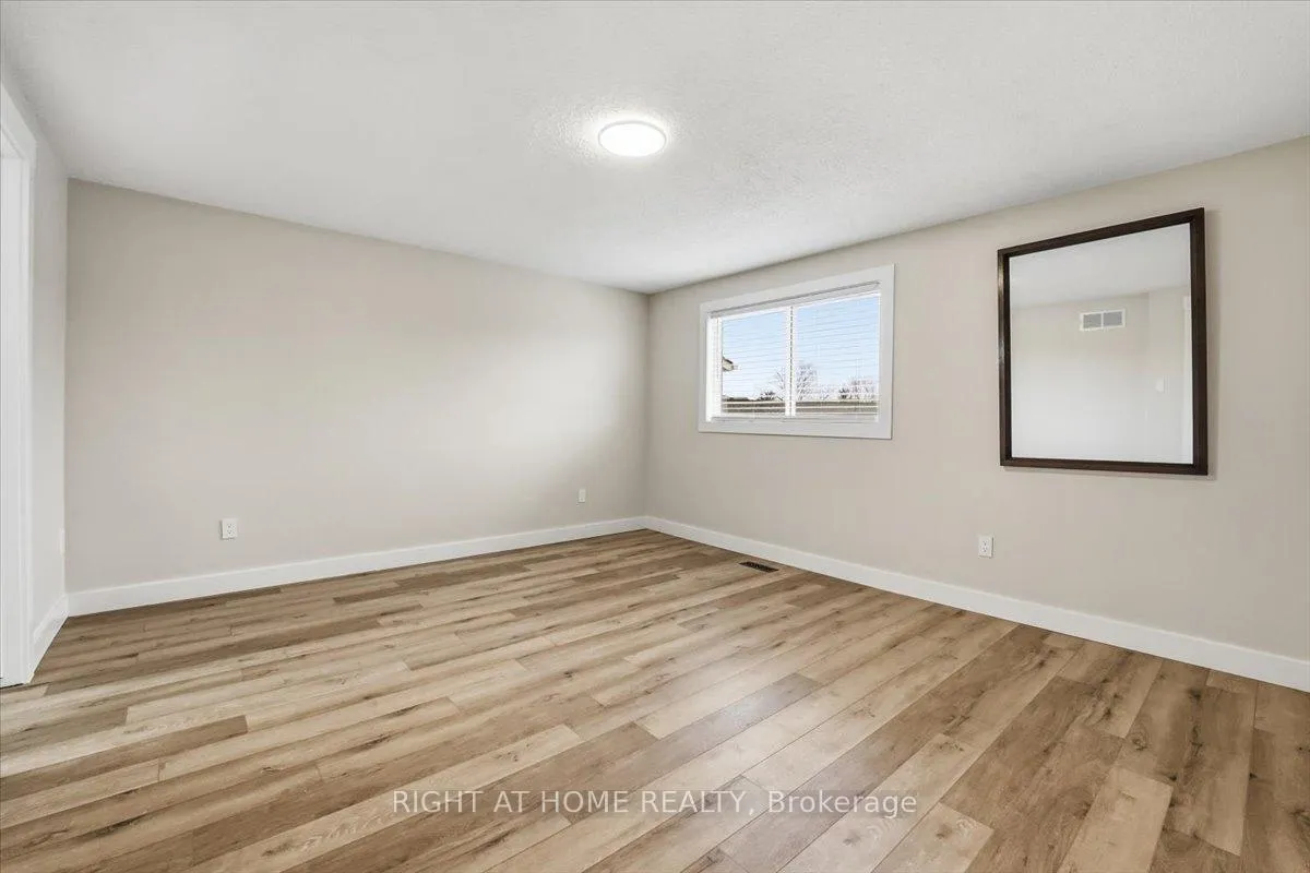 Photo 24 of 26 Ellington Avenue, Hamilton, Stoney Creek — HOMEH