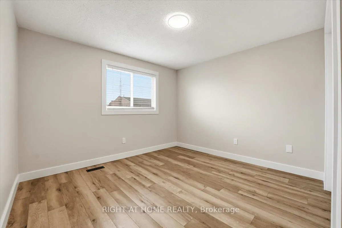 Photo 28 of 26 Ellington Avenue, Hamilton, Stoney Creek — HOMEH