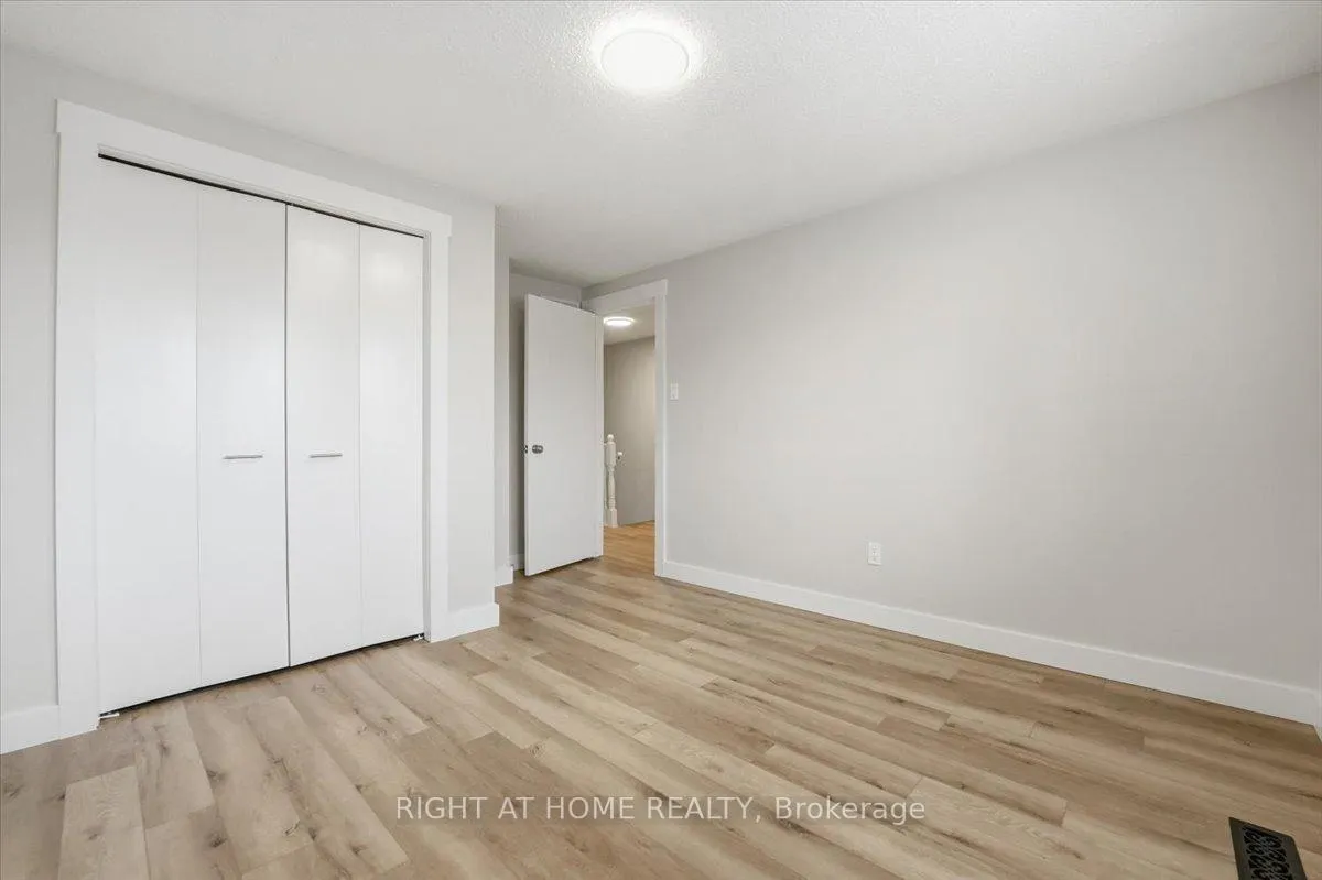 Photo 29 of 26 Ellington Avenue, Hamilton, Stoney Creek — HOMEH