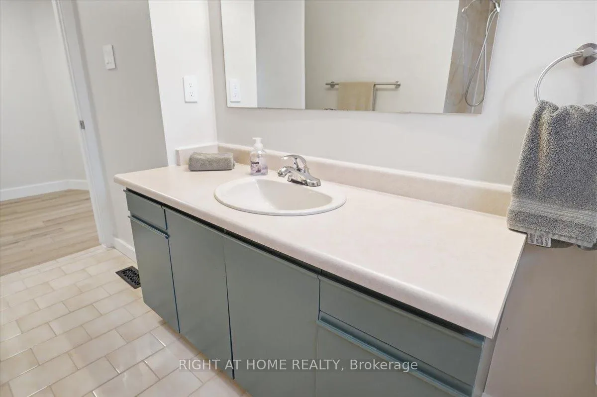 Photo 31 of 26 Ellington Avenue, Hamilton, Stoney Creek — HOMEH