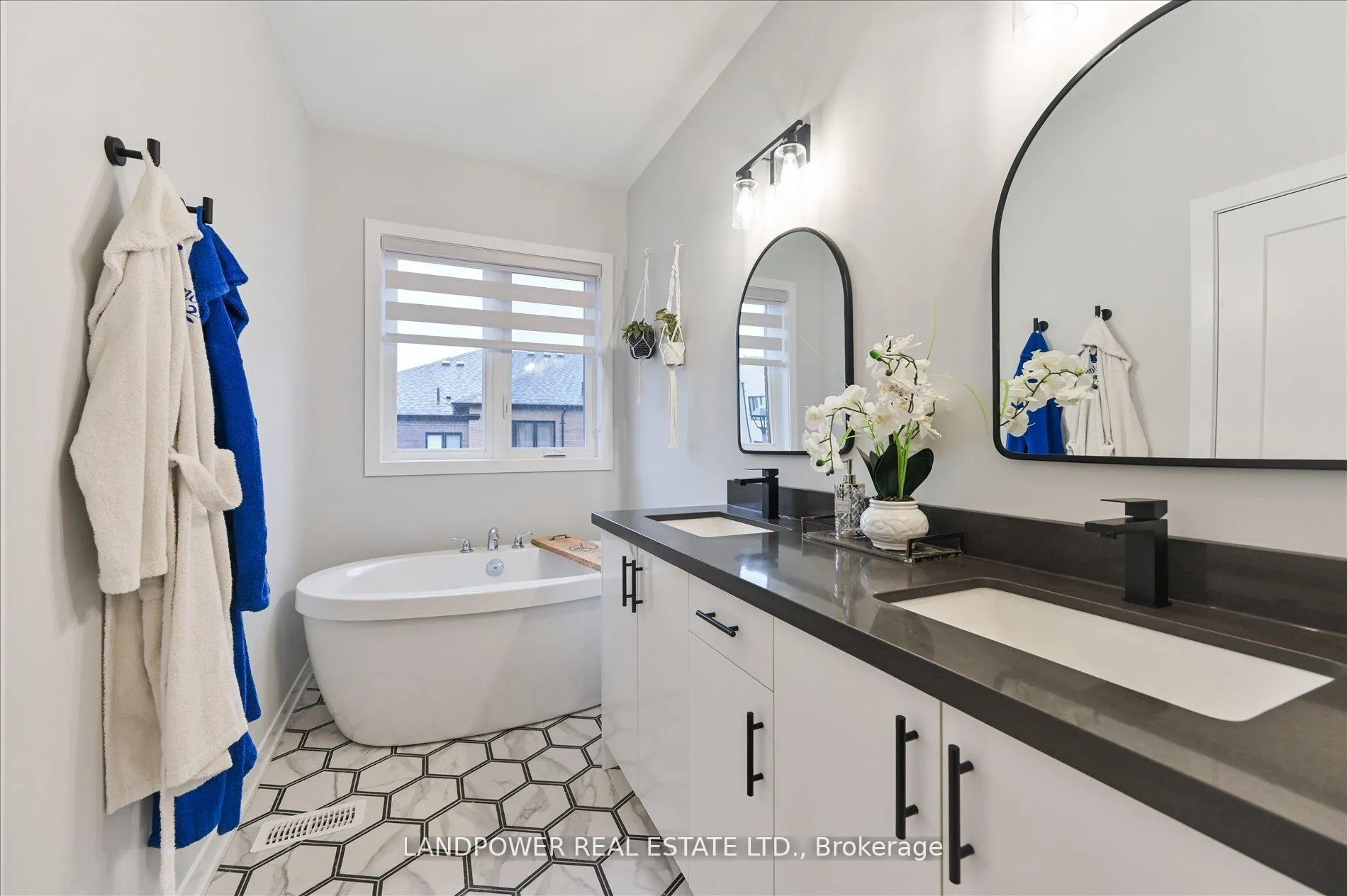 Photo 23 of 32 Harvey Bunker Crescent, Markham, Angus Glen — HOMEH