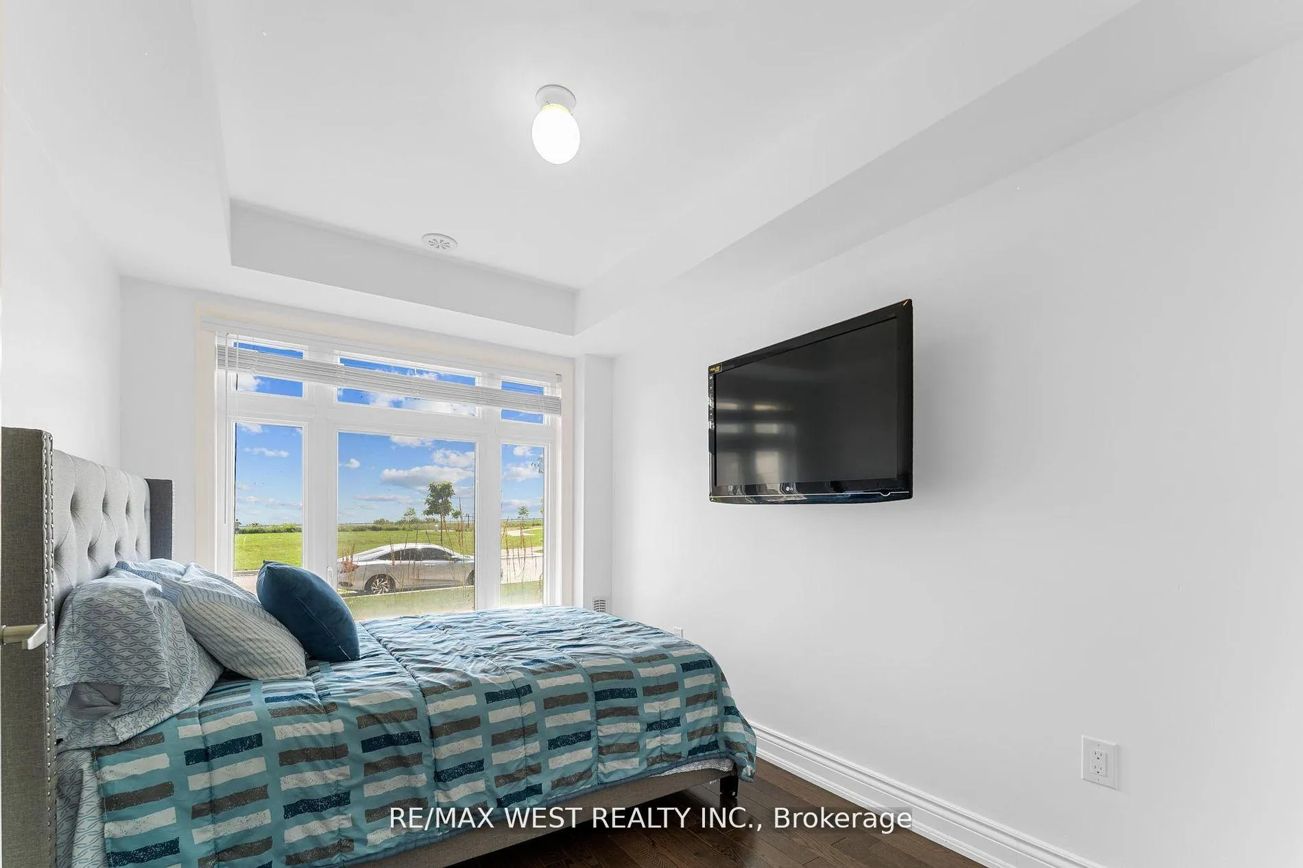 Photo 4 of 787 Port Darlington Road, Clarington, Bowmanville — HOMEH