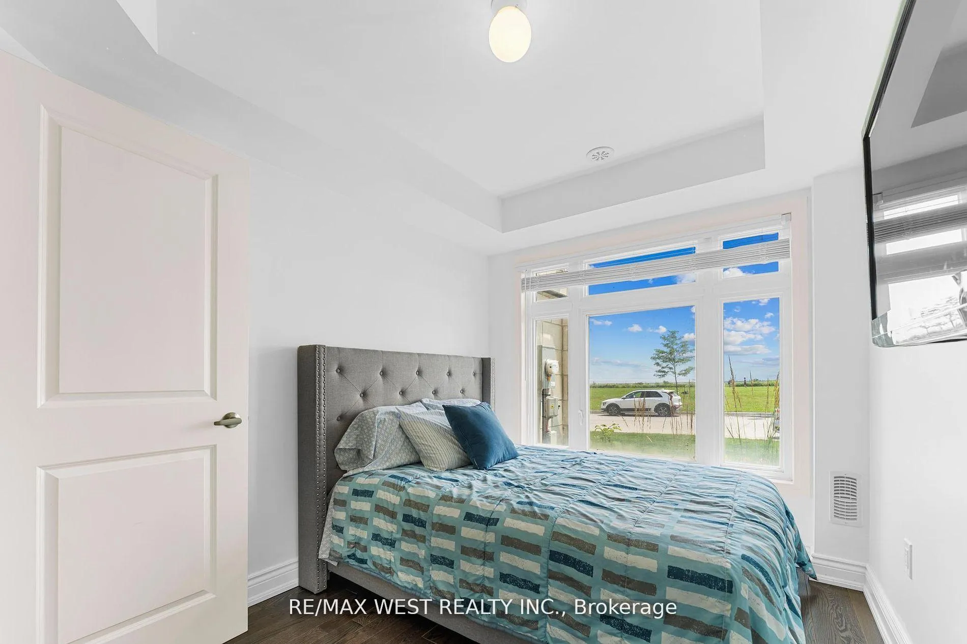 Photo 5 of 787 Port Darlington Road, Clarington, Bowmanville — HOMEH