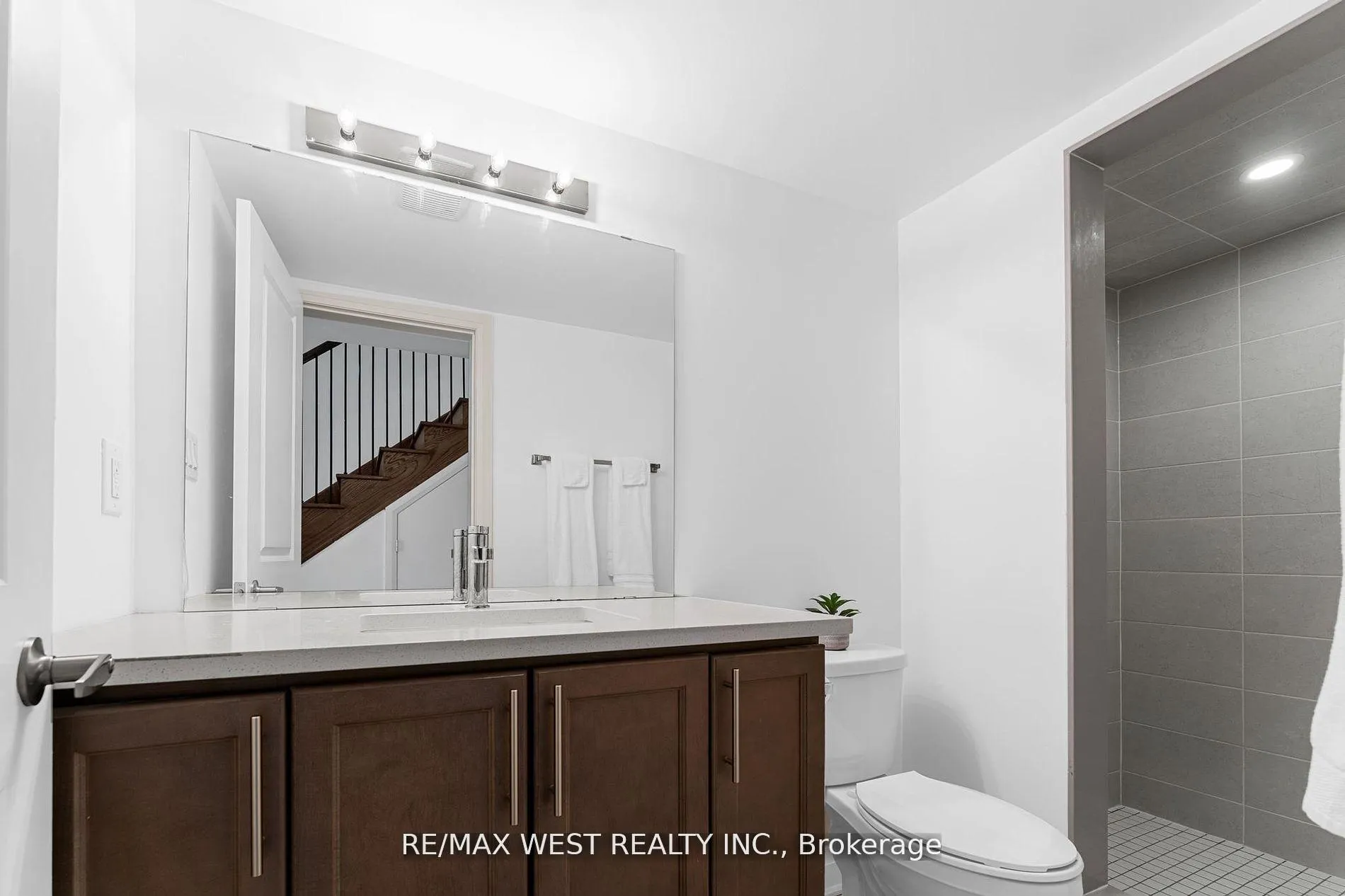 Photo 7 of 787 Port Darlington Road, Clarington, Bowmanville — HOMEH