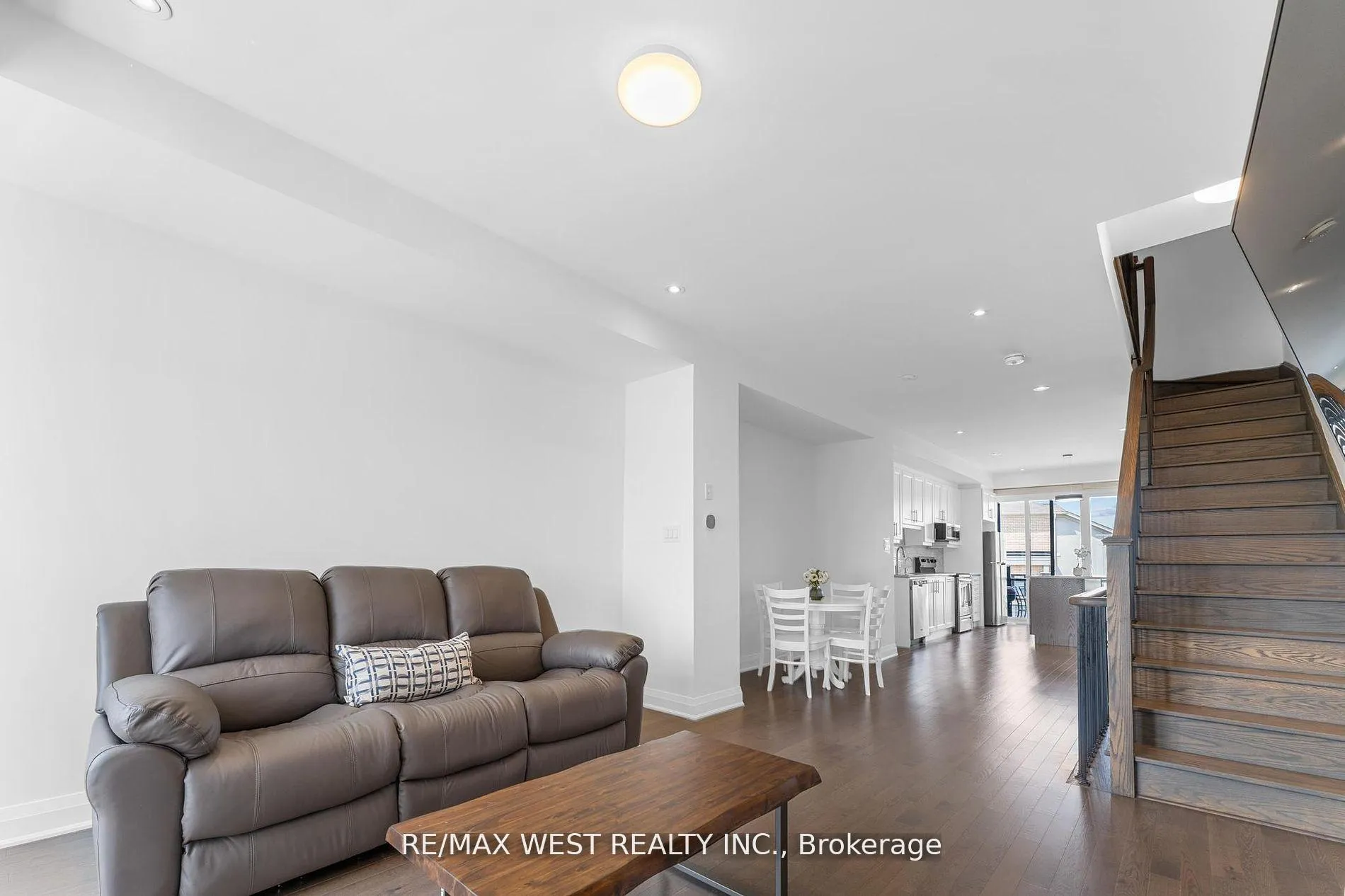 Photo 23 of 787 Port Darlington Road, Clarington, Bowmanville — HOMEH