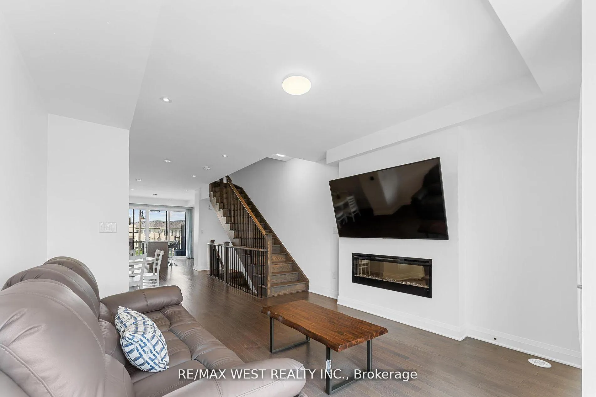 Photo 24 of 787 Port Darlington Road, Clarington, Bowmanville — HOMEH