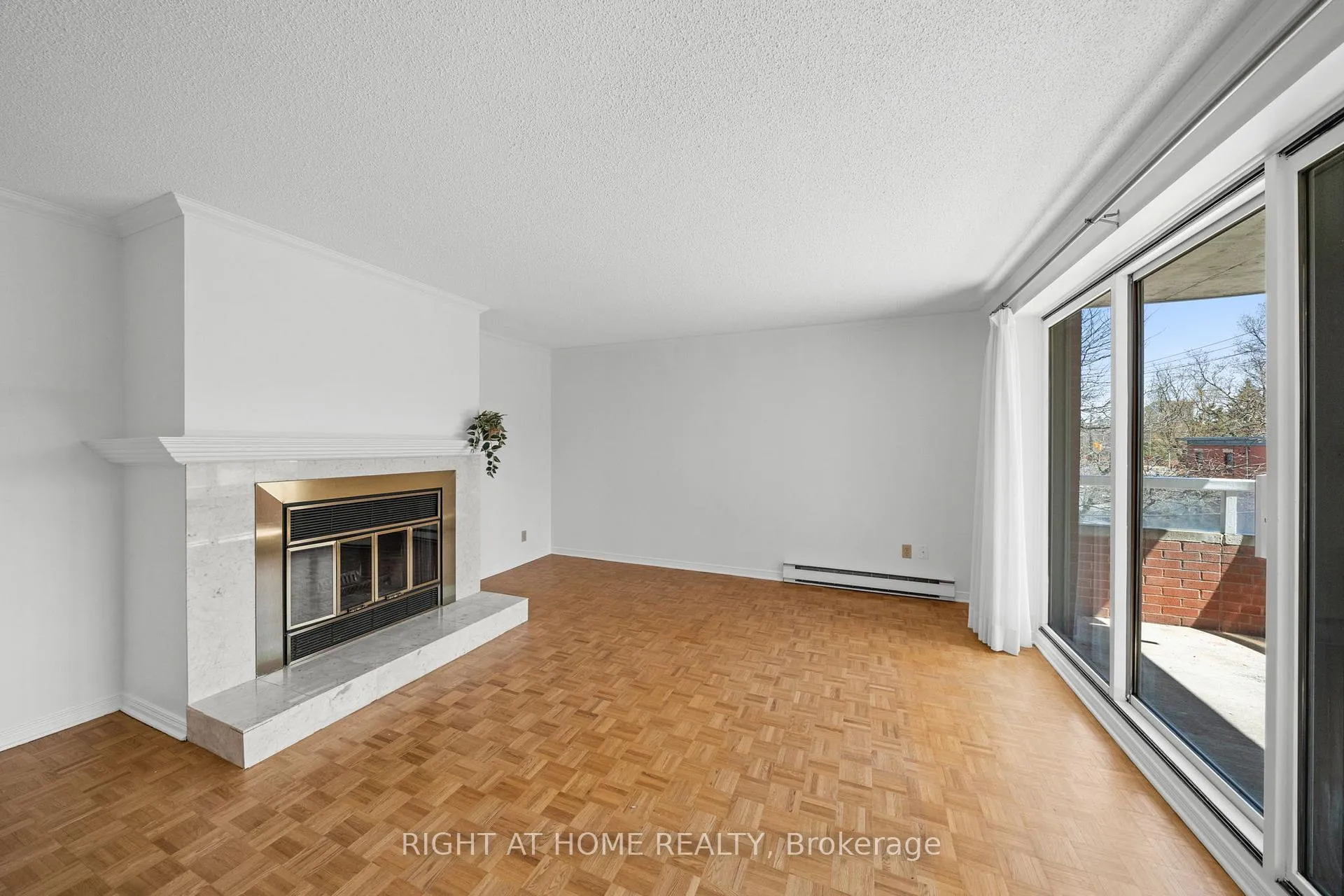 Photo 8 of Unit 301, 320 Crichton Street, Ottawa, Lindenlea — HOMEH