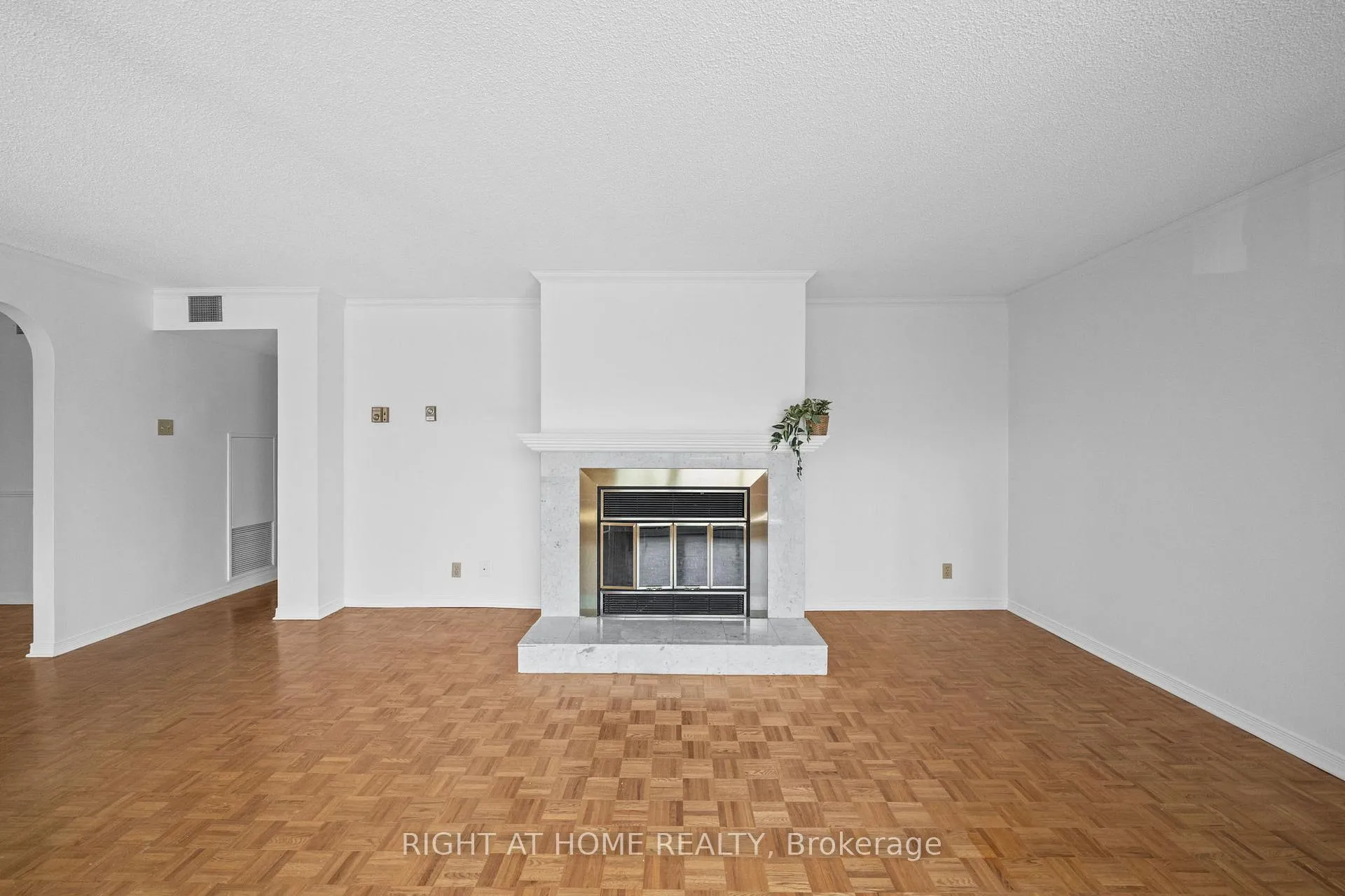 Photo 9 of Unit 301, 320 Crichton Street, Ottawa, Lindenlea — HOMEH
