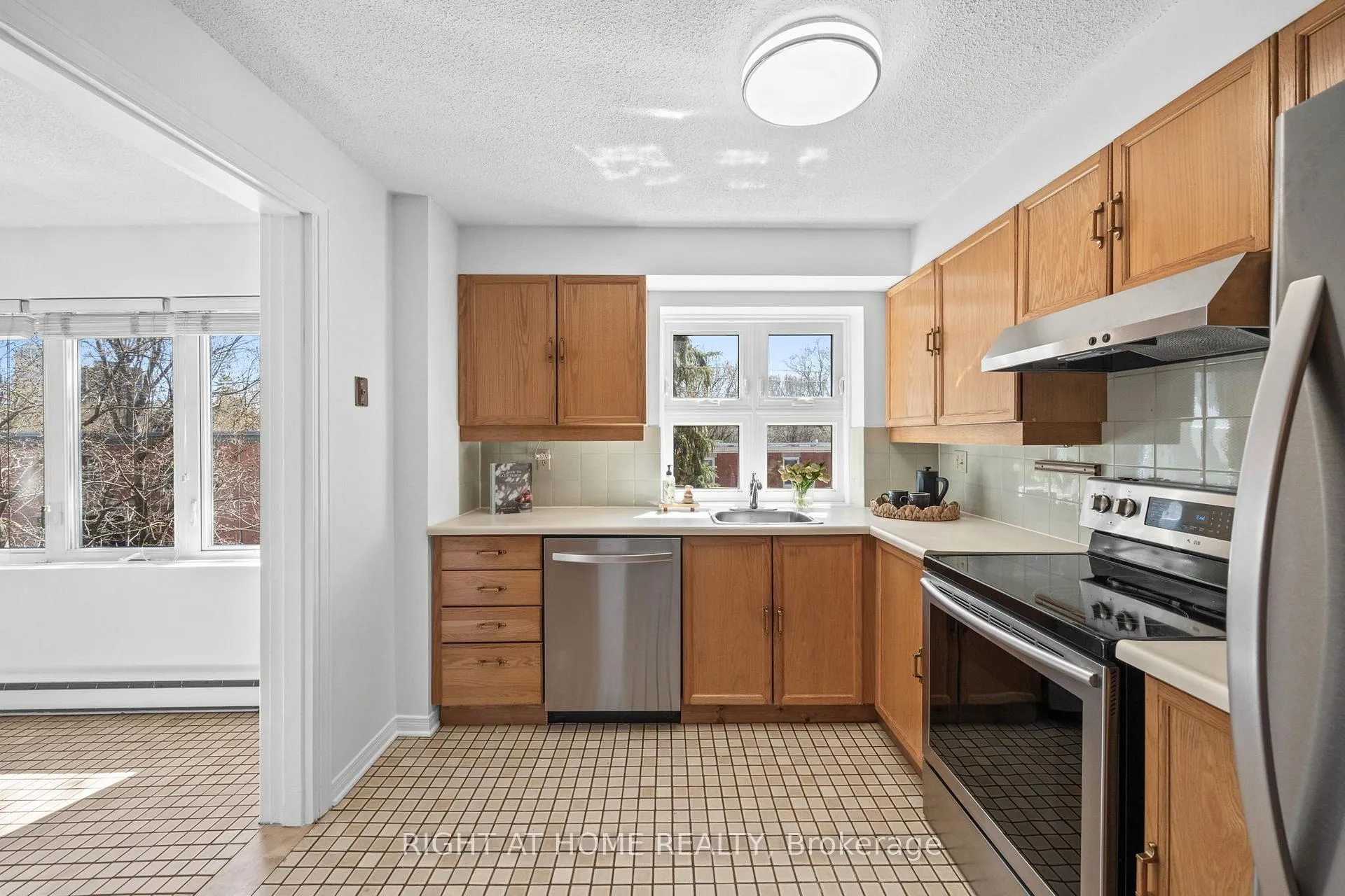 Photo 15 of Unit 301, 320 Crichton Street, Ottawa, Lindenlea — HOMEH