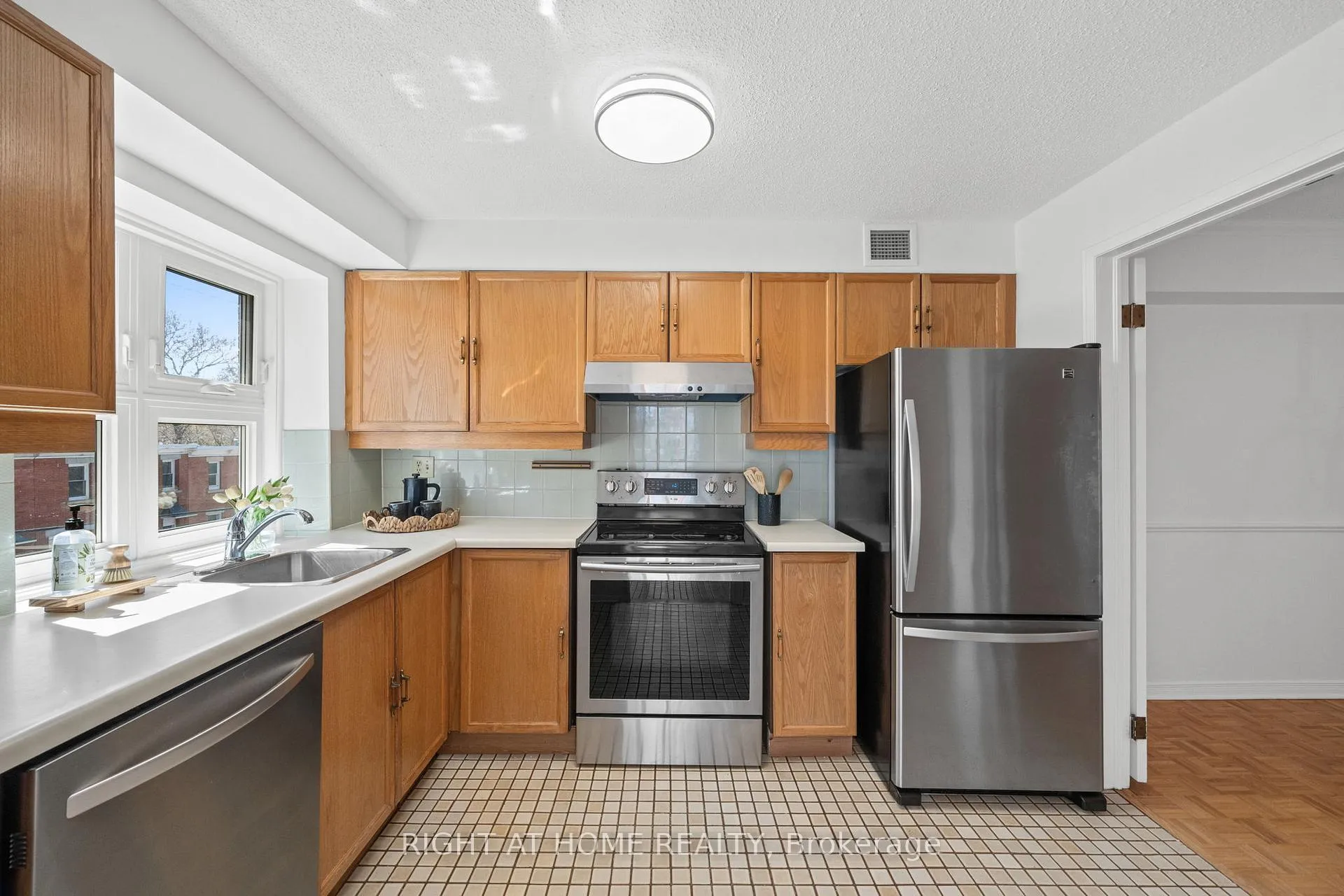 Photo 17 of Unit 301, 320 Crichton Street, Ottawa, Lindenlea — HOMEH