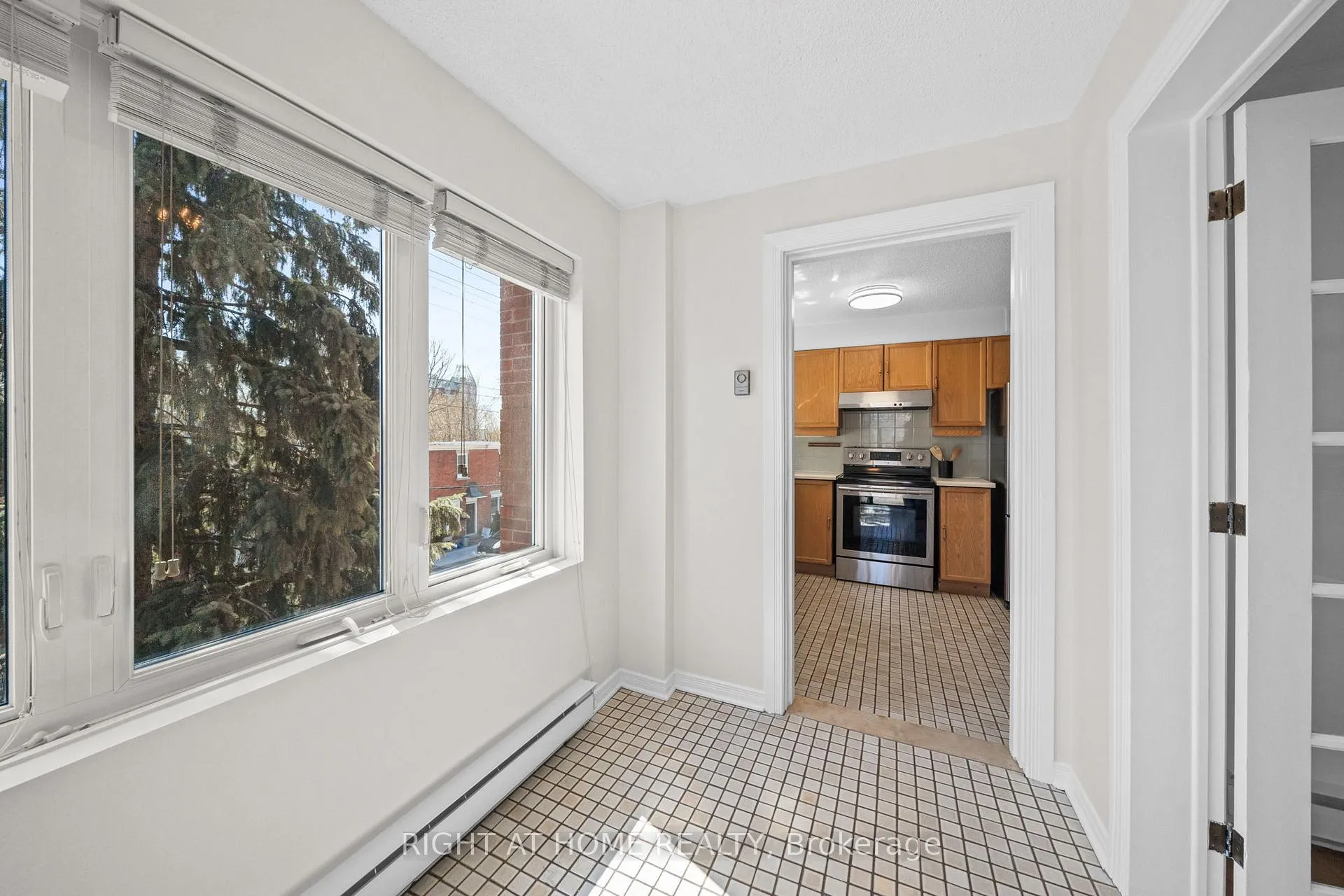 Photo 22 of Unit 301, 320 Crichton Street, Ottawa, Lindenlea — HOMEH