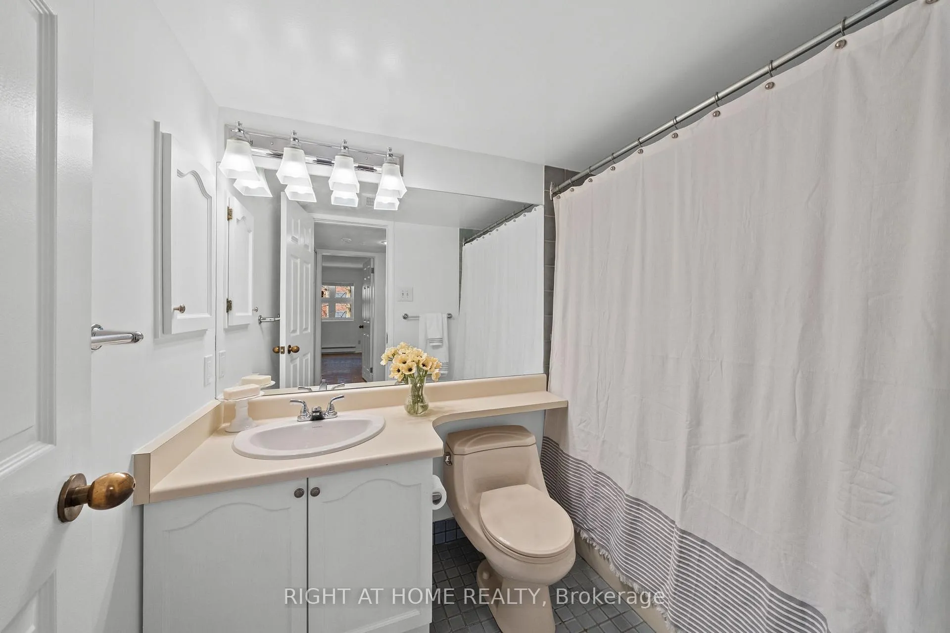 Photo 24 of Unit 301, 320 Crichton Street, Ottawa, Lindenlea — HOMEH