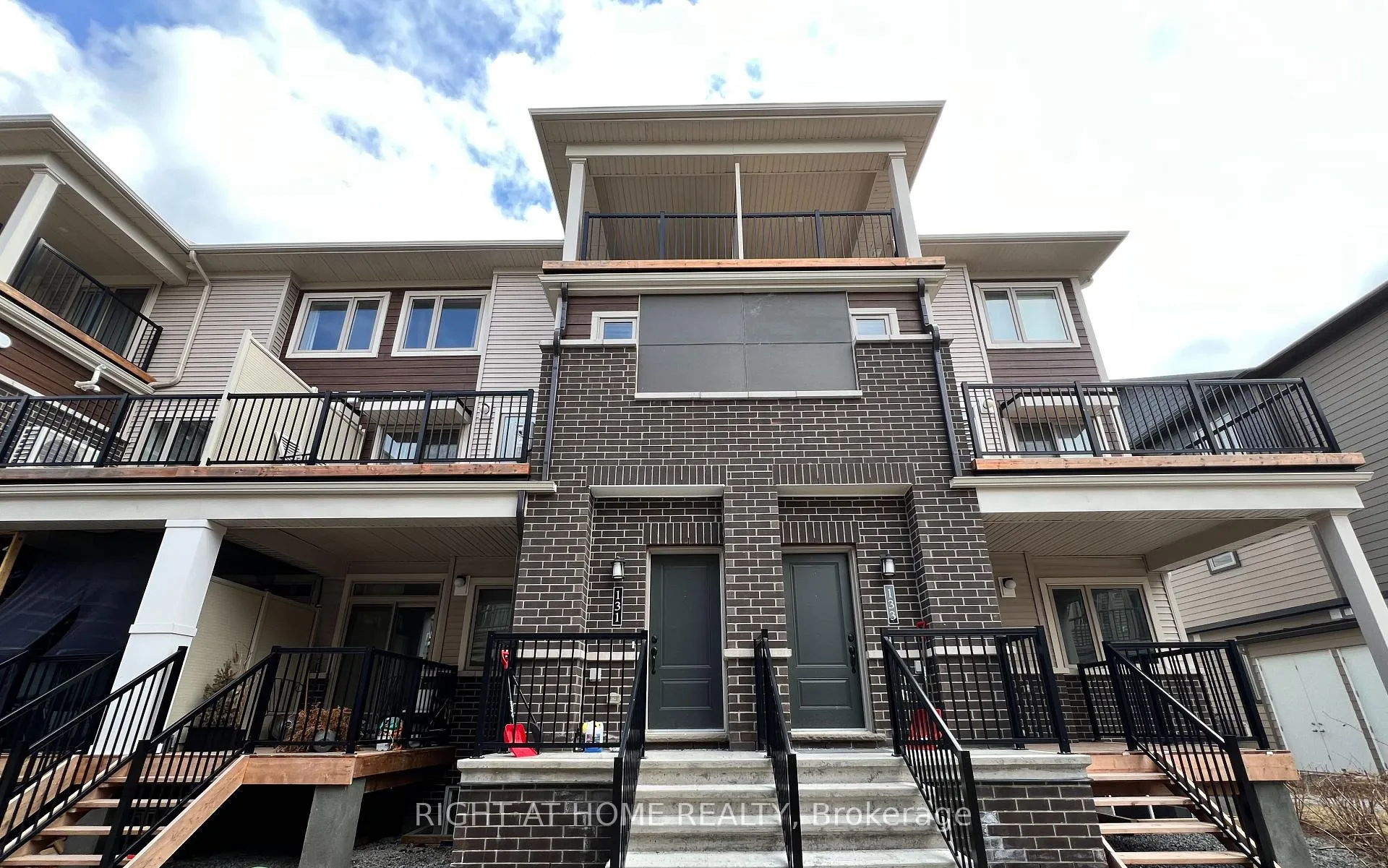 Photo 1 of 131 Anthratice Private, Ottawa, Barrhaven - Heritage Park — HOMEH