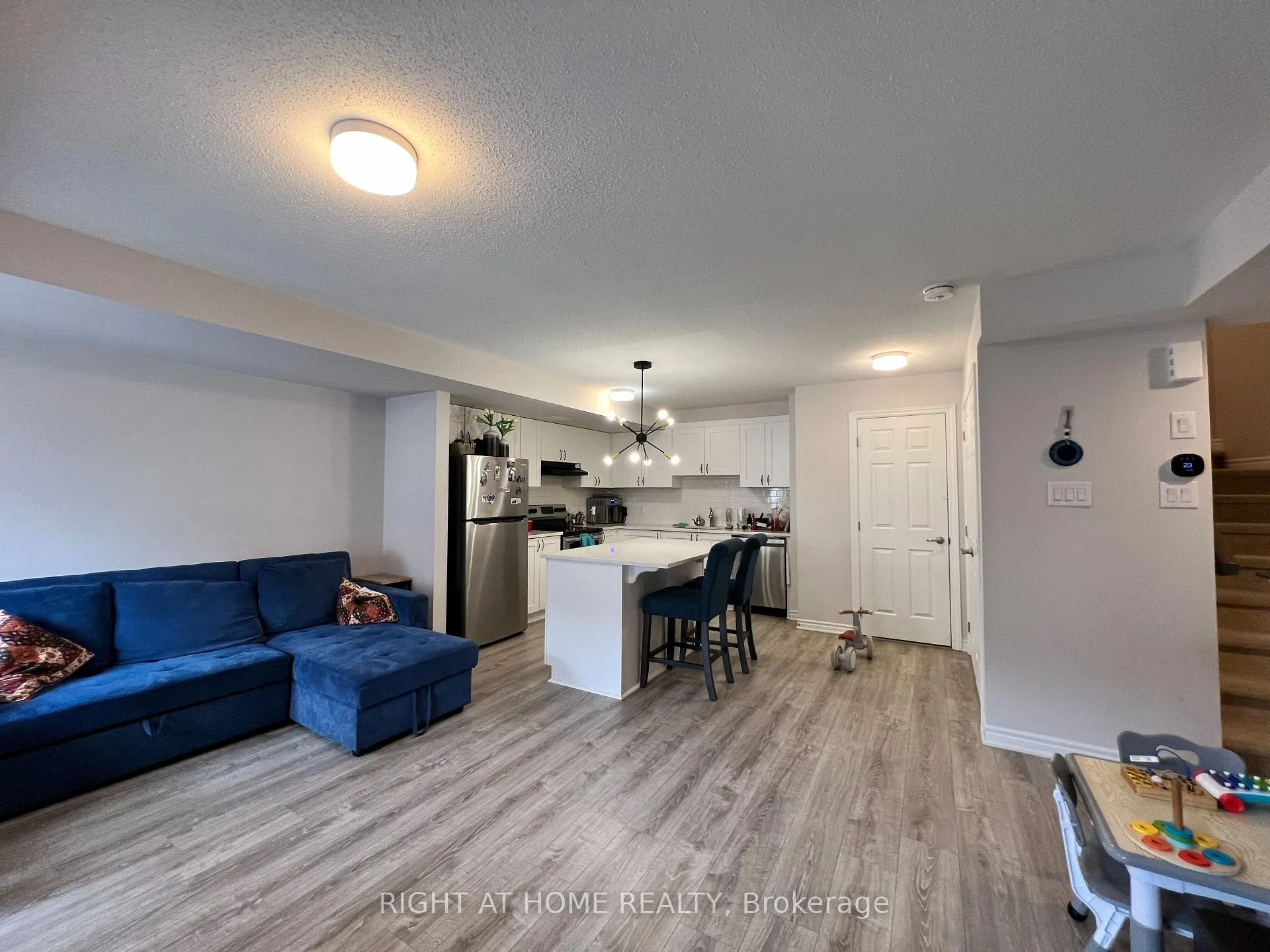 Photo 3 of 131 Anthratice Private, Ottawa, Barrhaven - Heritage Park — HOMEH