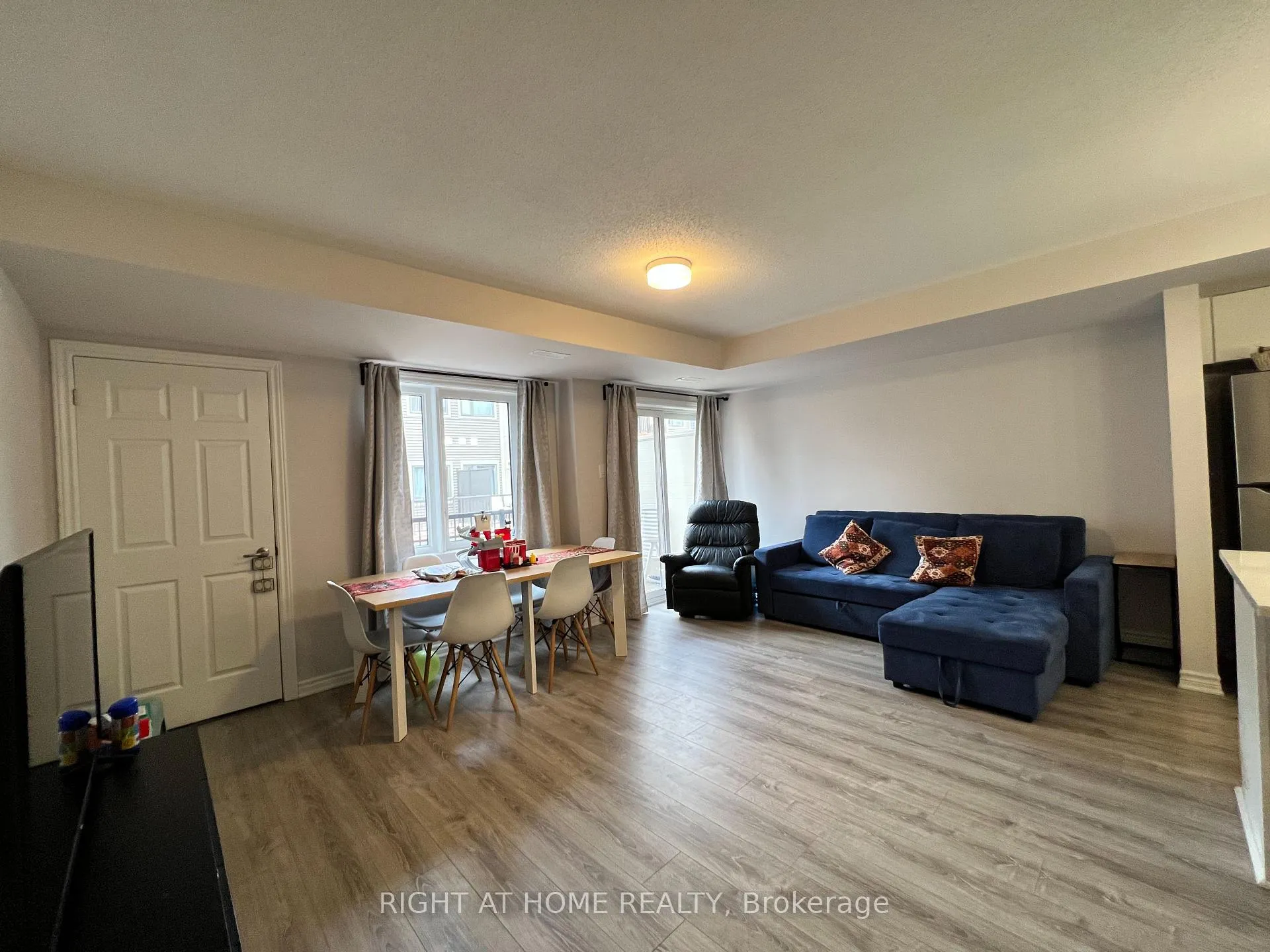 Photo 7 of 131 Anthratice Private, Ottawa, Barrhaven - Heritage Park — HOMEH
