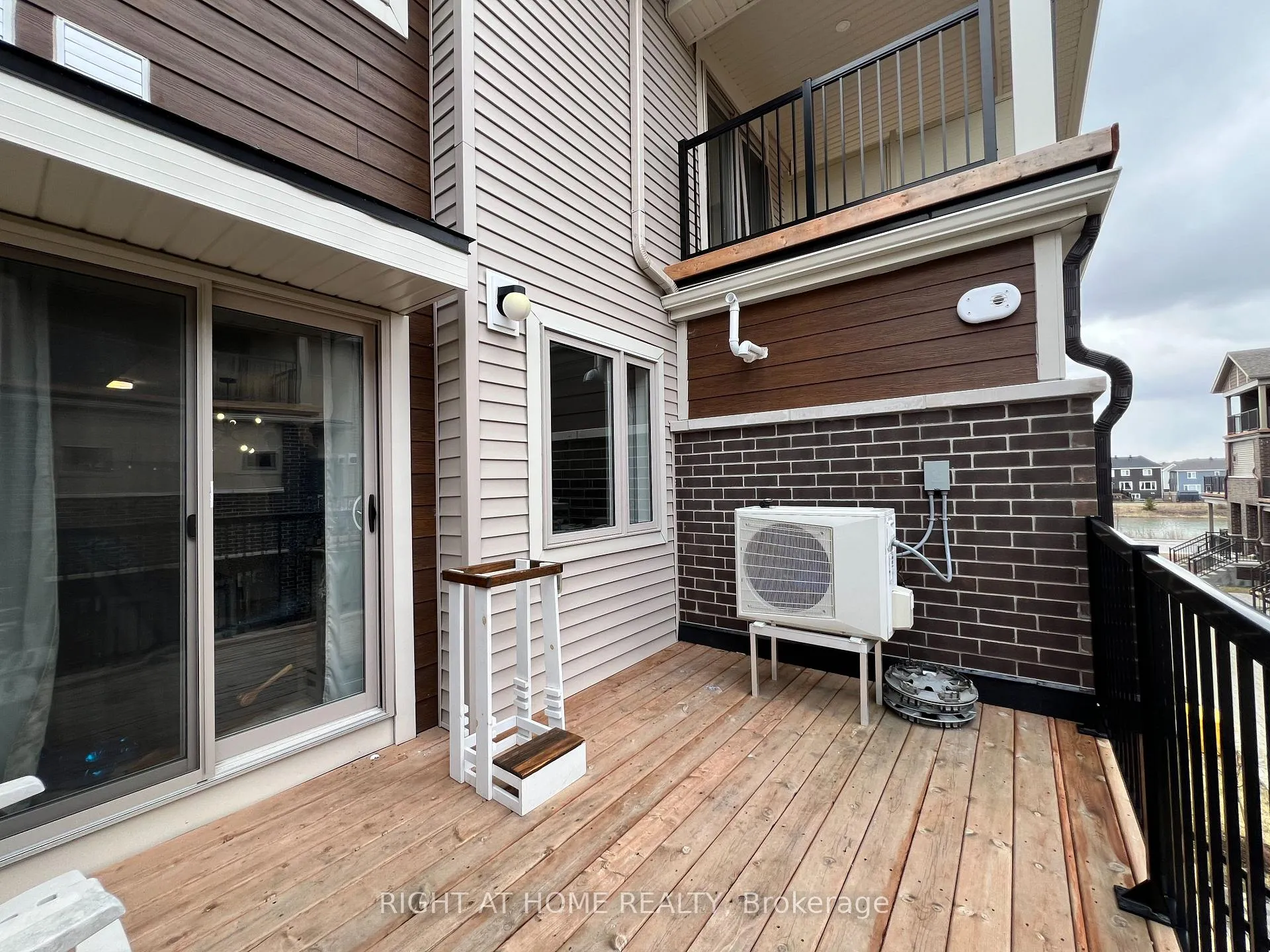 Photo 9 of 131 Anthratice Private, Ottawa, Barrhaven - Heritage Park — HOMEH