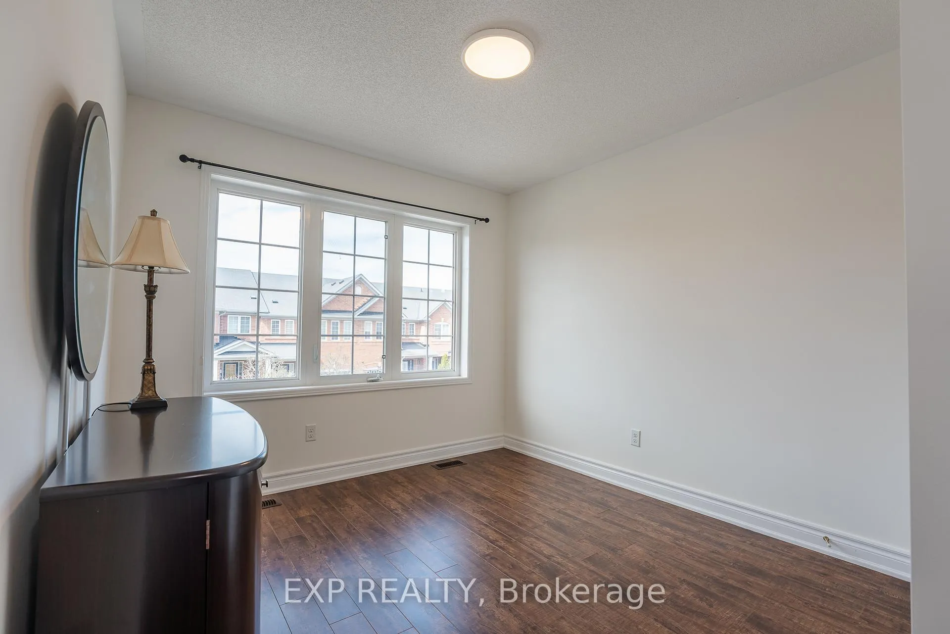 Photo 17 of 29 Michaelman Road, Ajax, South East — HOMEH