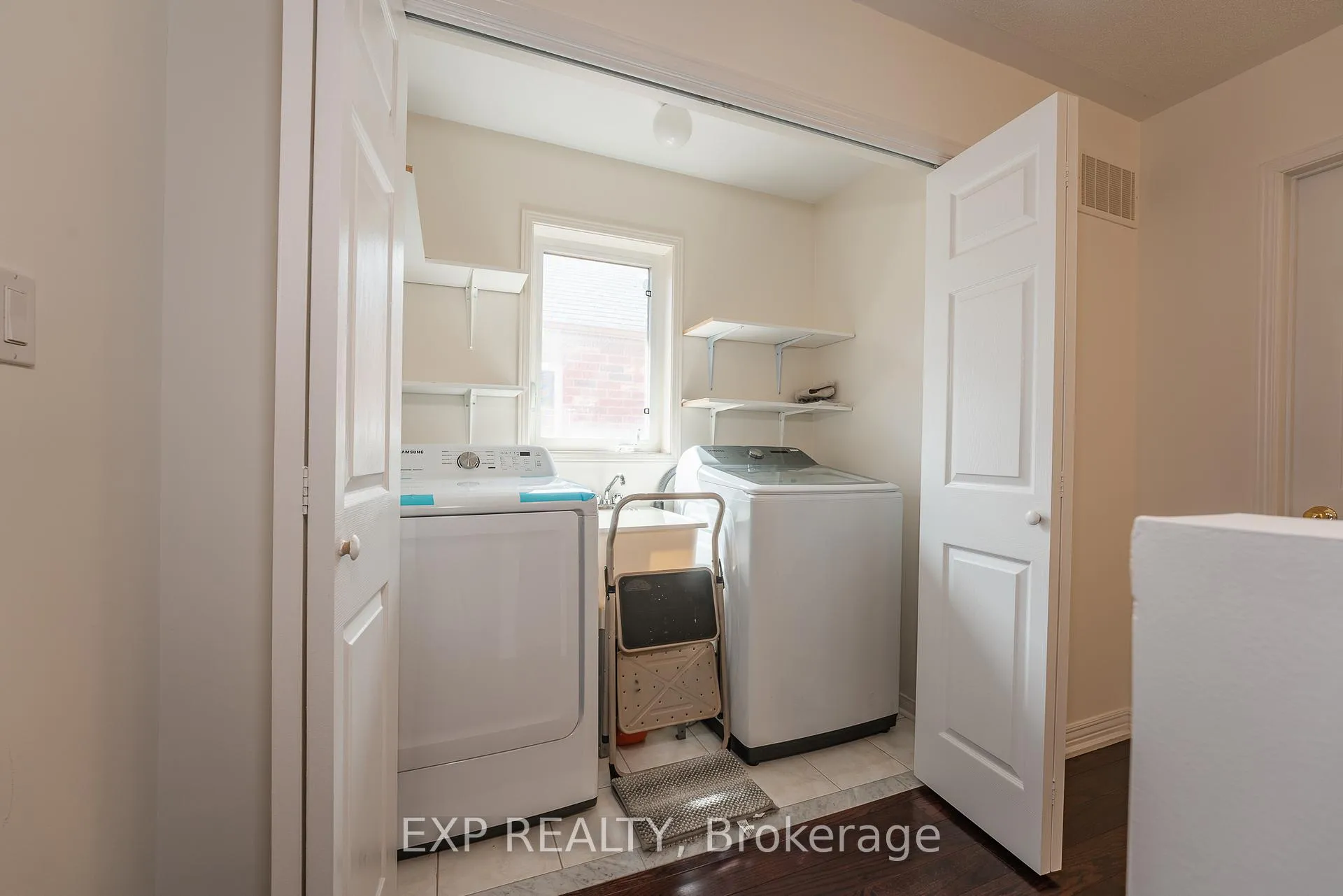 Photo 18 of 29 Michaelman Road, Ajax, South East — HOMEH