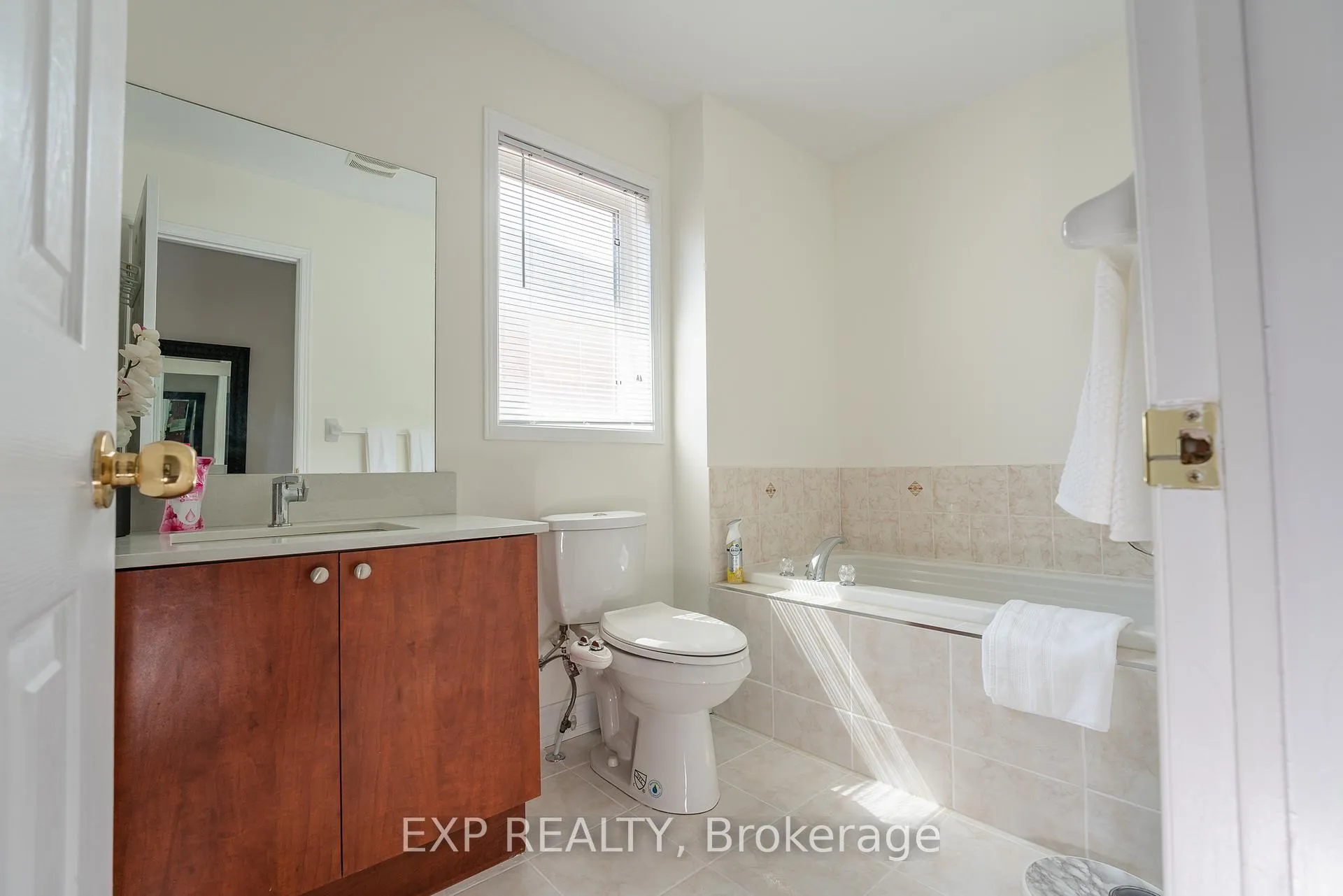 Photo 19 of 29 Michaelman Road, Ajax, South East — HOMEH