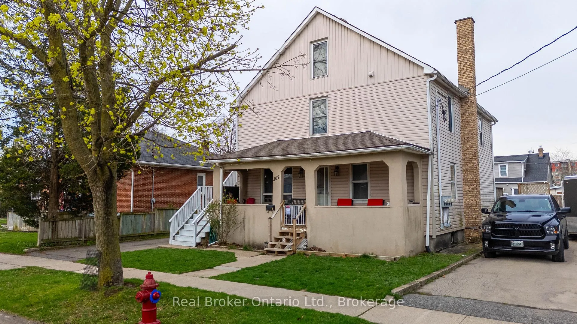 Photo of 307 Wallace Avenue S