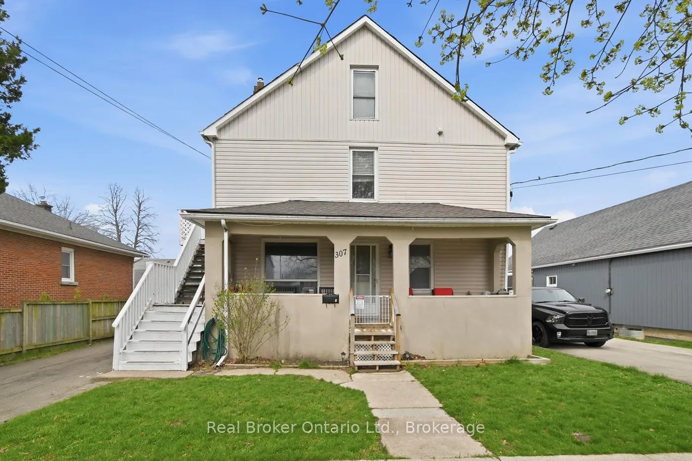 Photo 3 of 307 Wallace Avenue S, Welland, Lincoln/Crowland — HOMEH